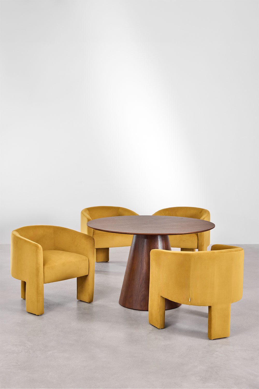 Set of round table in walnut veneer (Ø120 cm) Aura and 4 Xastru velvet dining chairs, gallery image 2