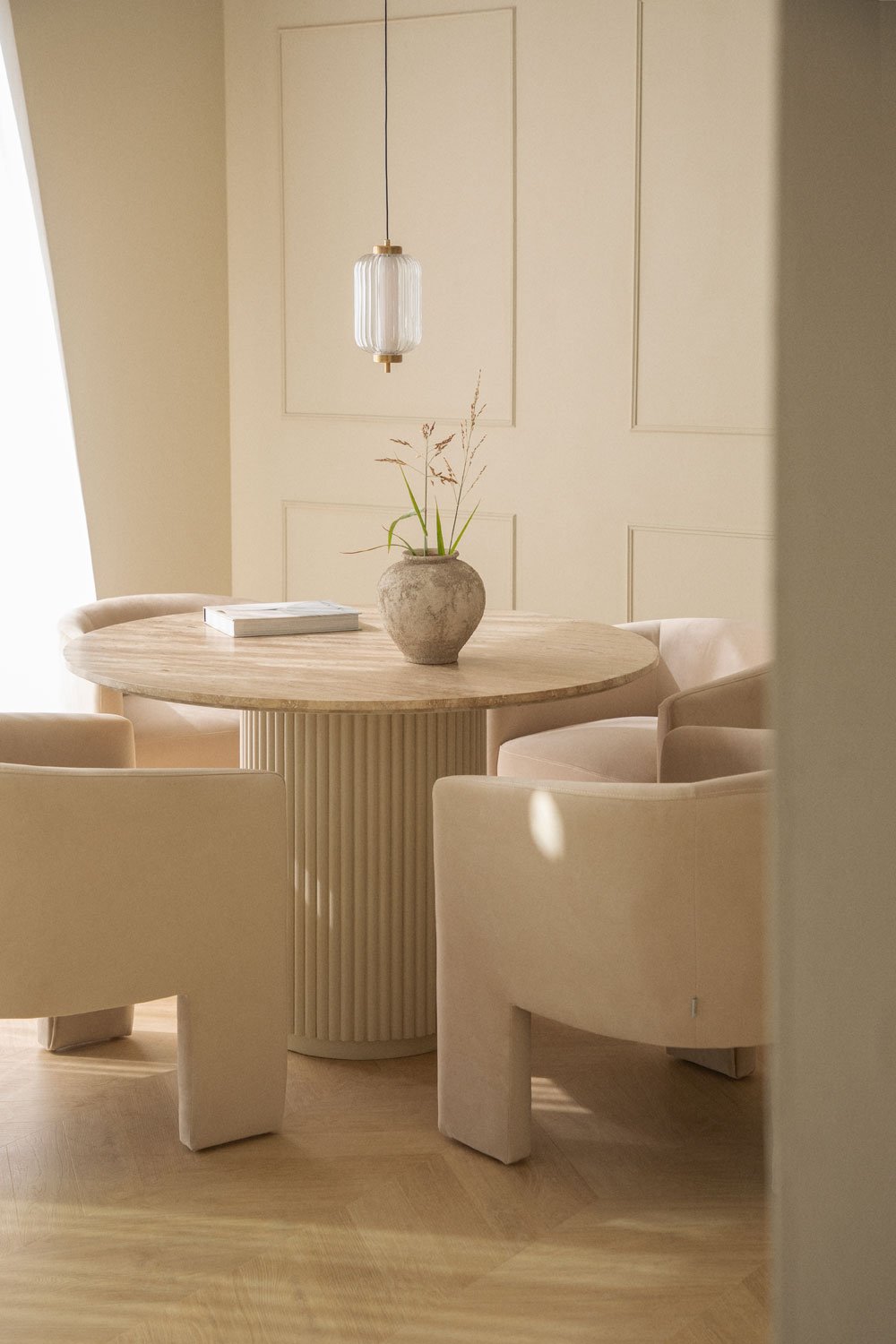 Round dining table in travertine and mango wood (Ø120 cm) Giselda, gallery image 1