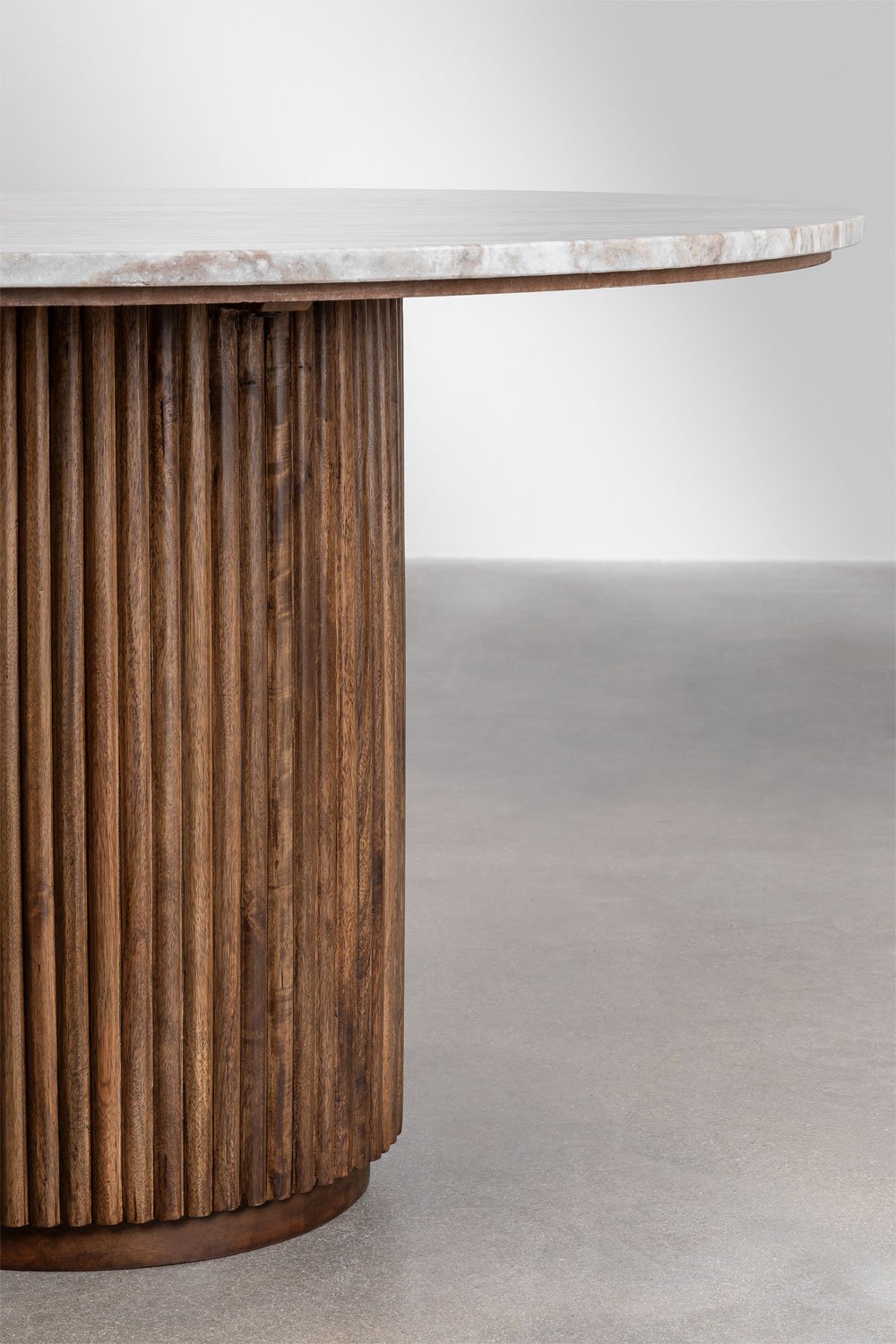 Giselda round table set Ø120 cm in marble and mango wood and 4 Xastru velvet dining chairs, gallery image 4