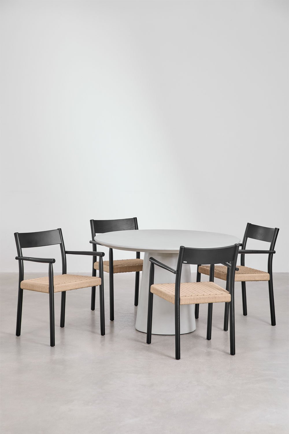 Set of round cement table (Ø120 cm) Noemi and 4 dining chairs in oak wood and braided rope Mara, gallery image 2