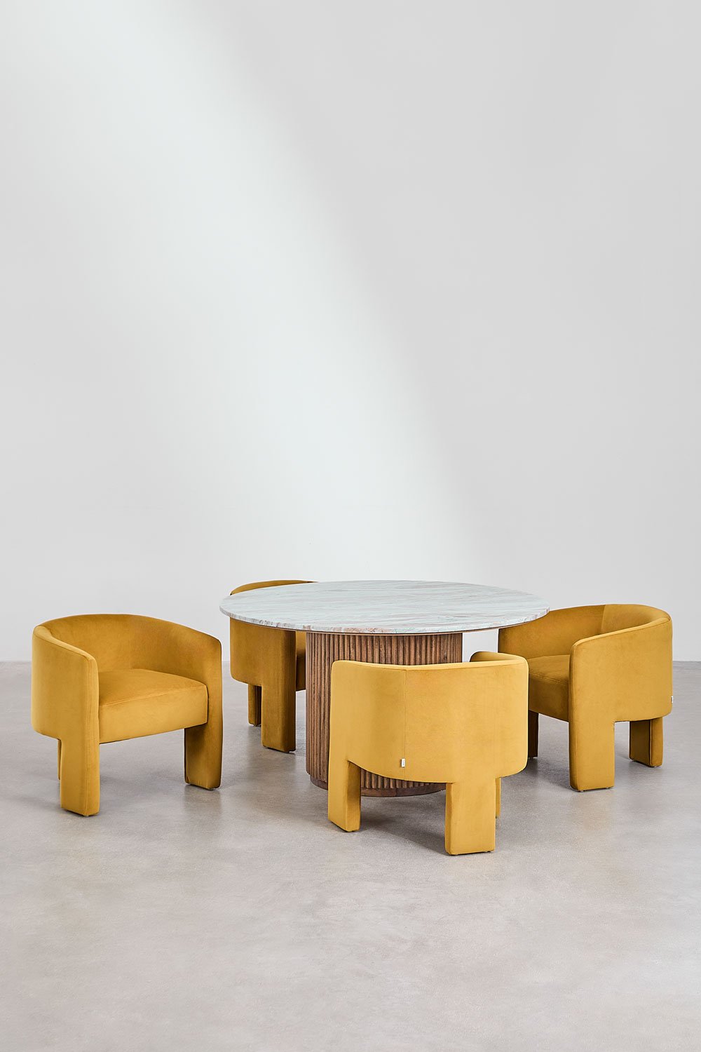 Set of round table in marble and mango wood (Ø120 cm) Giselda and 4 dining chairs in Xastru velvet, gallery image 2