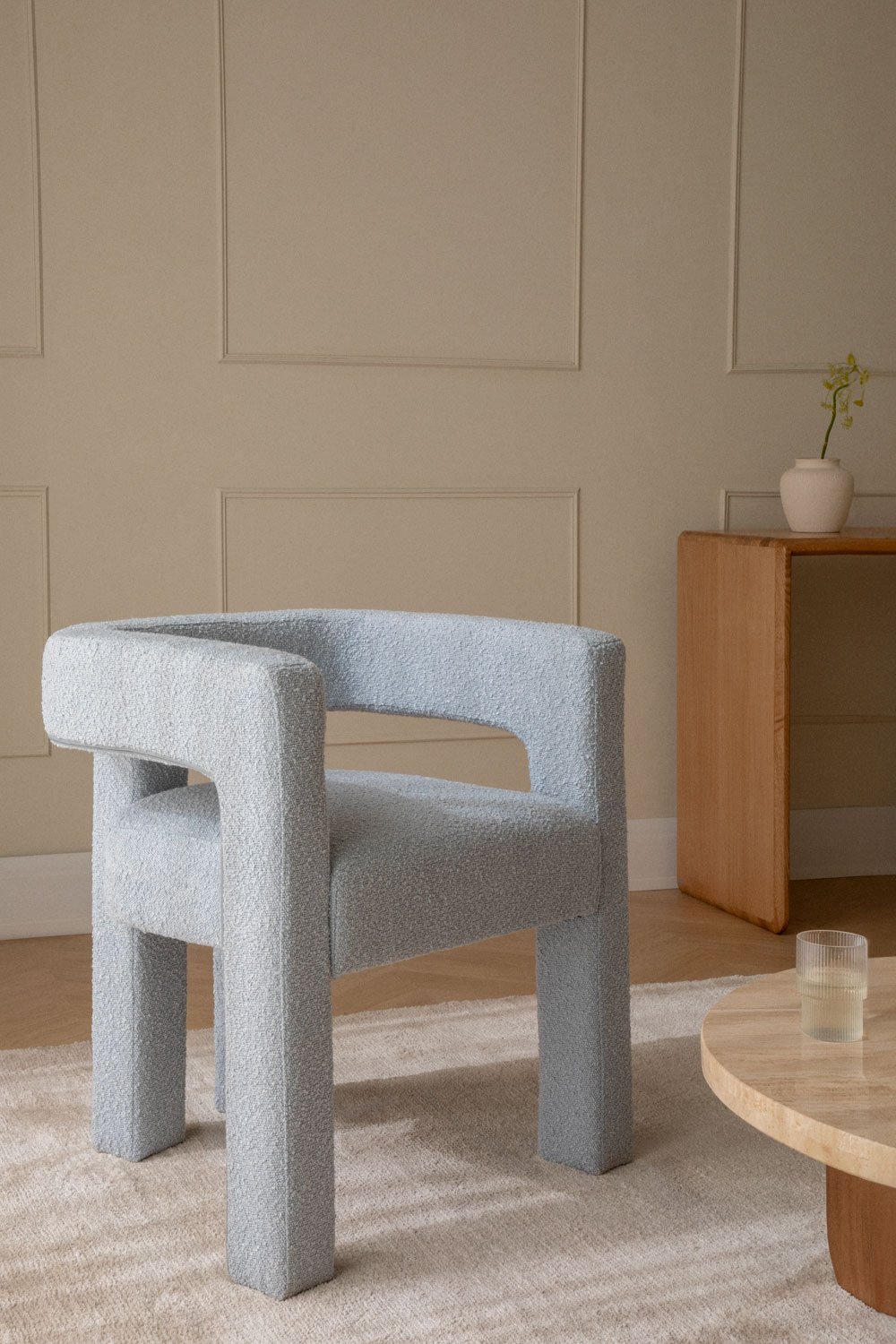 Liara armchair, gallery image 1