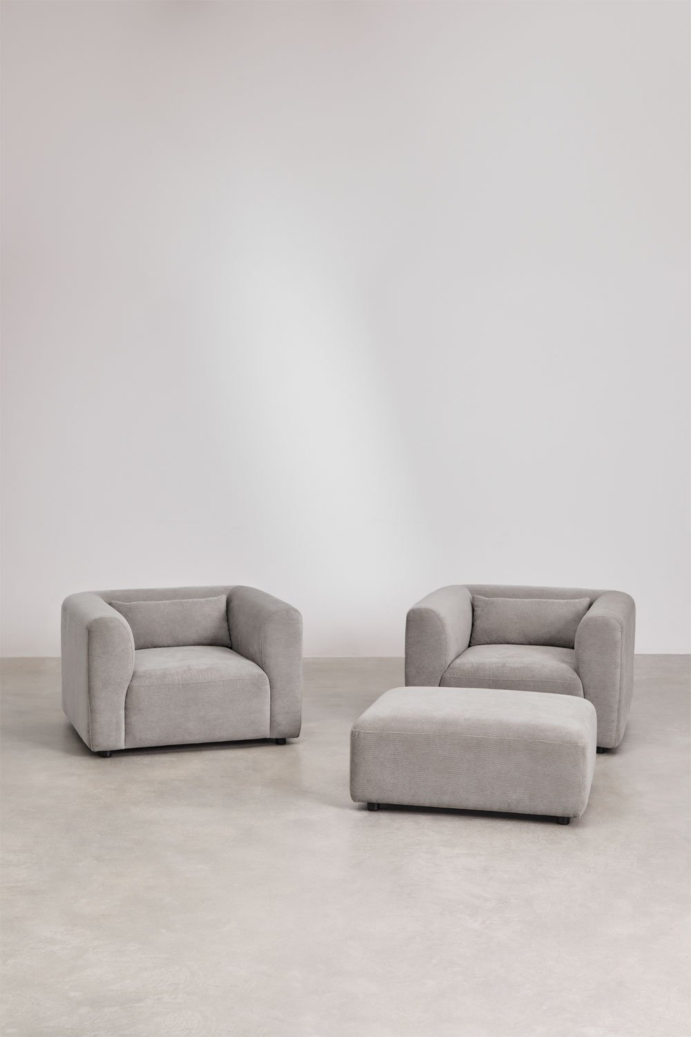 Living room set with 2 armchairs and Fogler pouf, gallery image 1