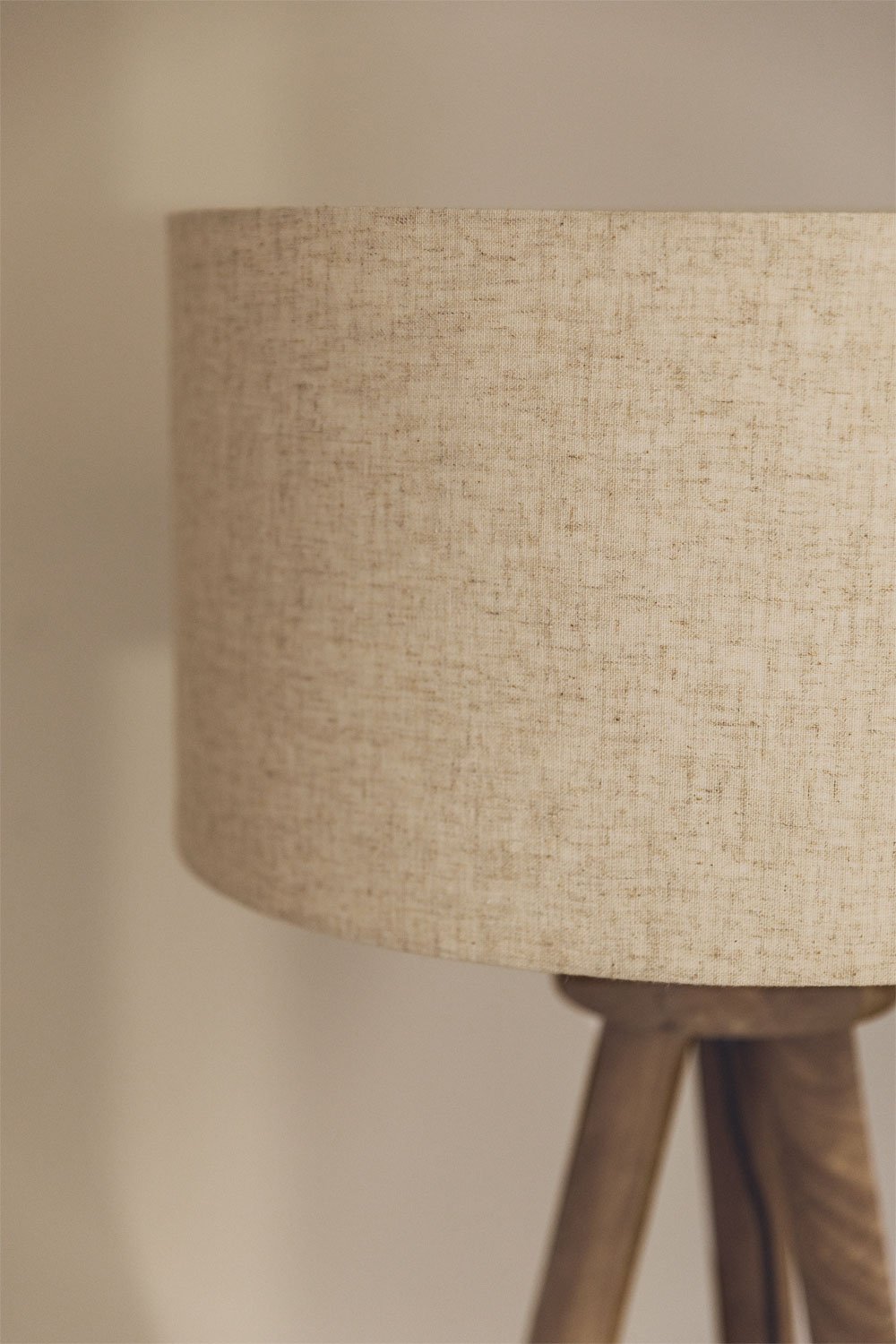 Floor lamp in mango wood, cotton, and linen Iracema, gallery image 2