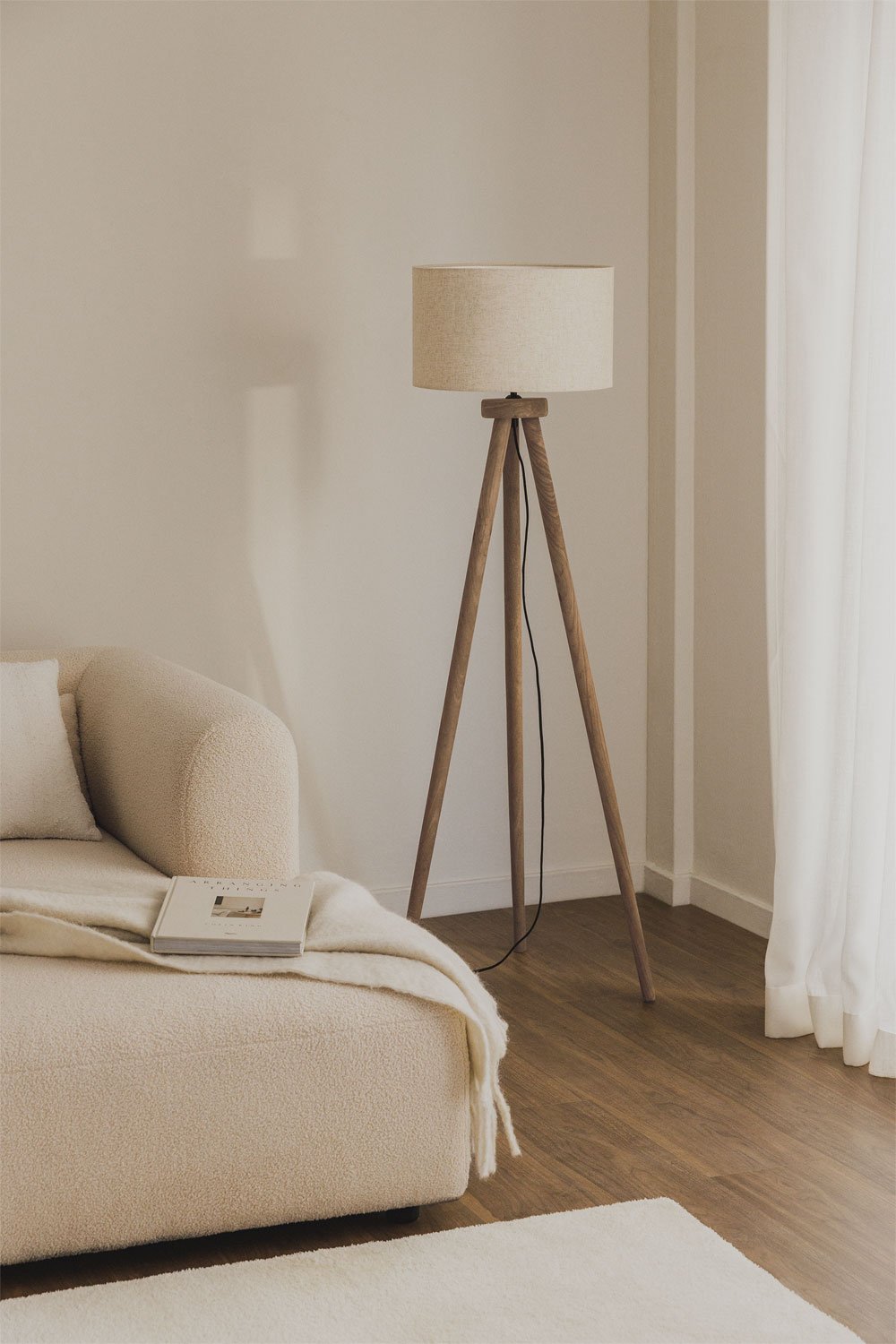 Floor lamp in mango wood, cotton, and linen Iracema, gallery image 1