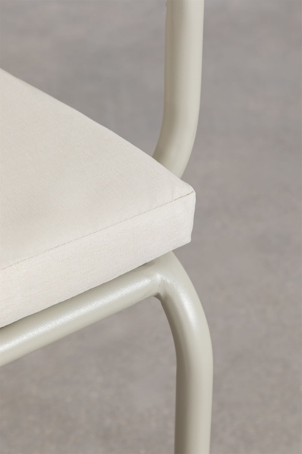 Pack of 2 stackable dining chairs with armrests in aluminium and braided rope Arhiza, gallery image 7