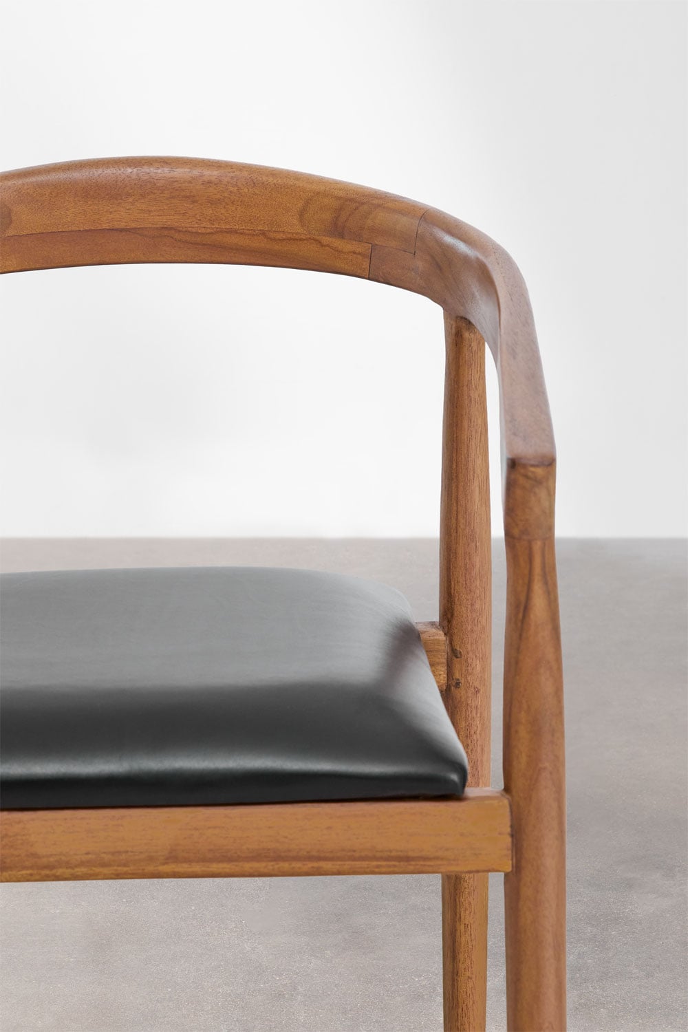 Pack of 2 dining chairs in teak wood and Visby leather, gallery image 5