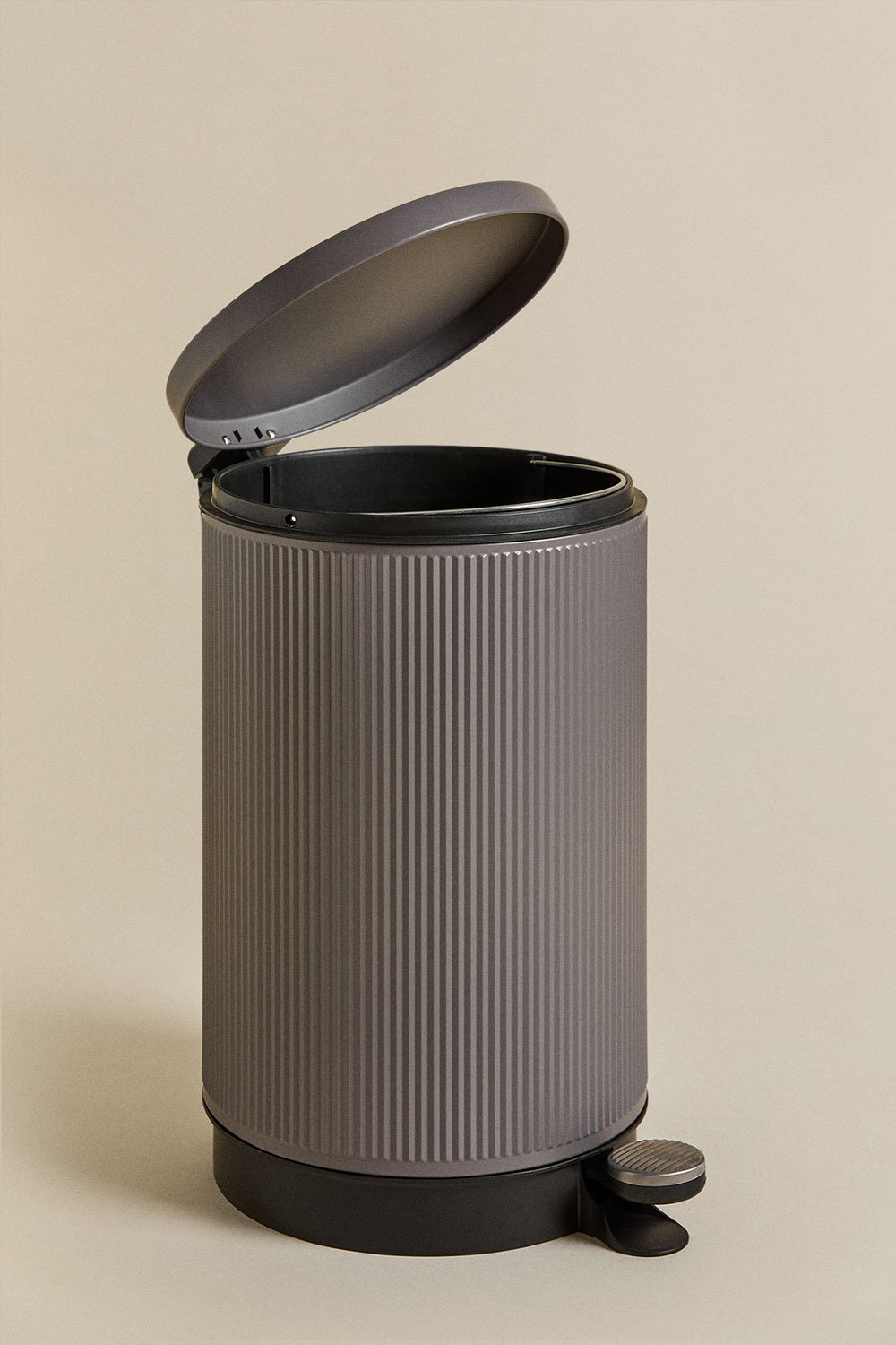 Midler trash can with lid and pedal, gallery image 2