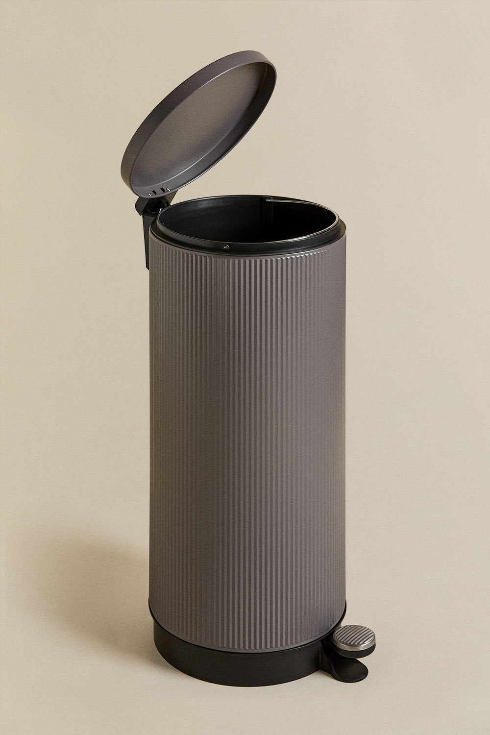 Midler trash can with lid and pedal, gallery image 2