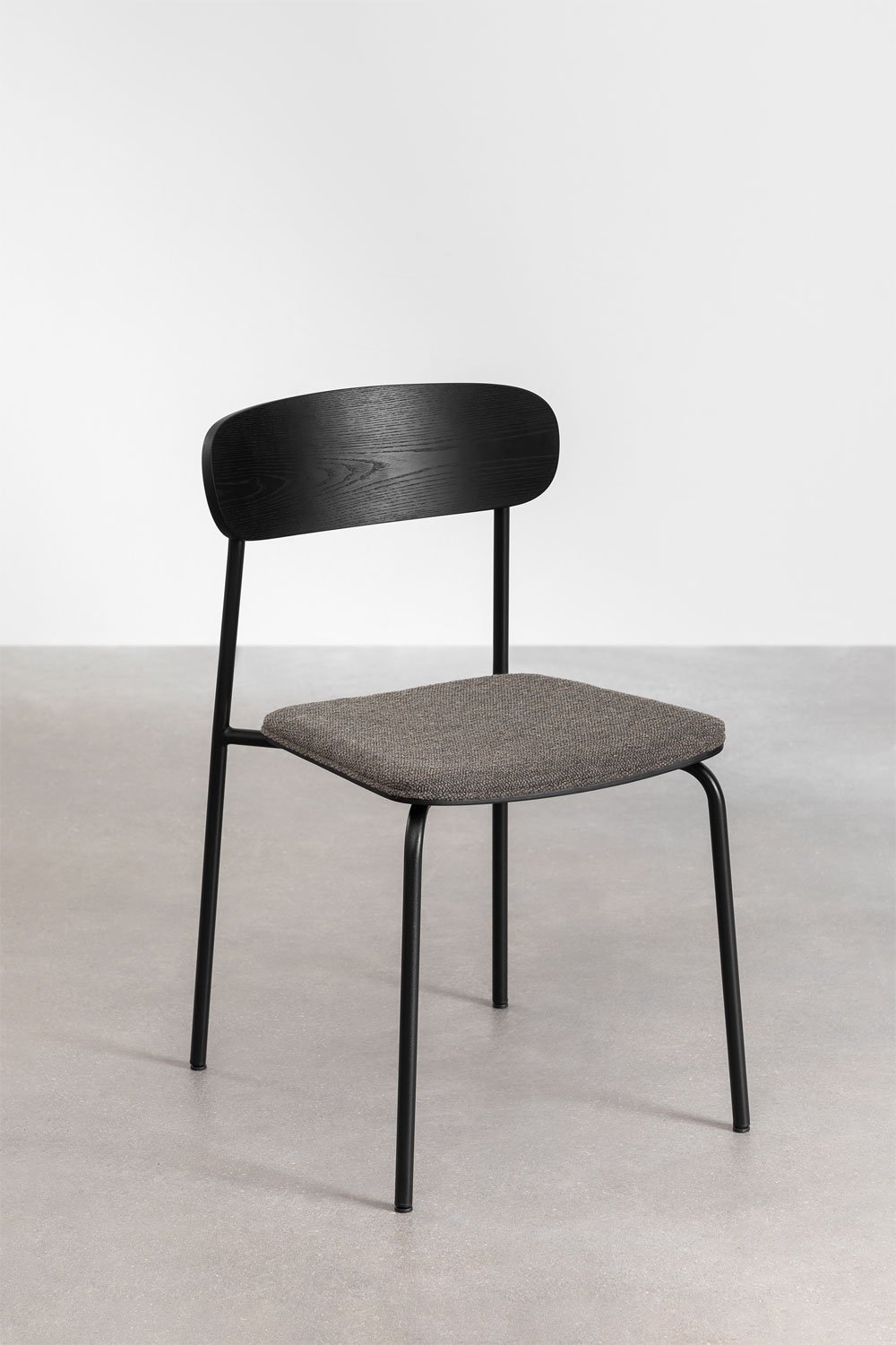 Pack of 4 stackable dining chairs in iron and wood Wilpier, gallery image 2