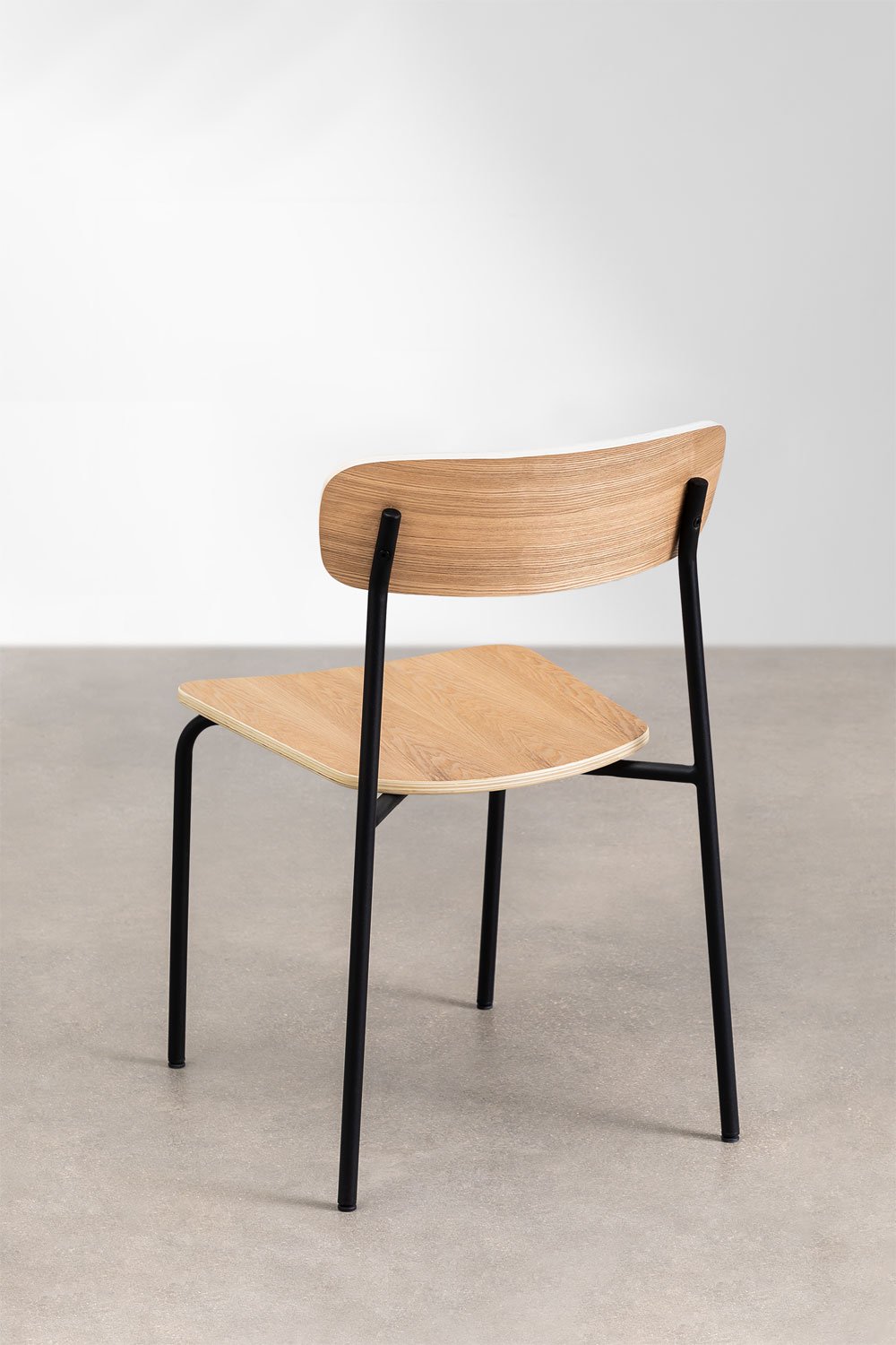 Pack of 4 stackable dining chairs in iron and wood Wilpier, gallery image 6