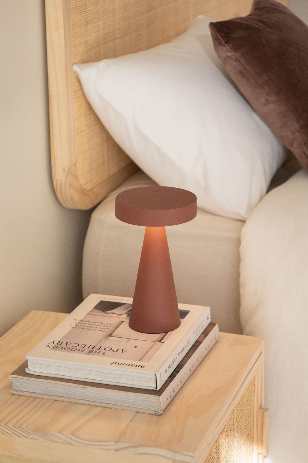Wireless LED table lamp in iron Catinca, gallery image 1