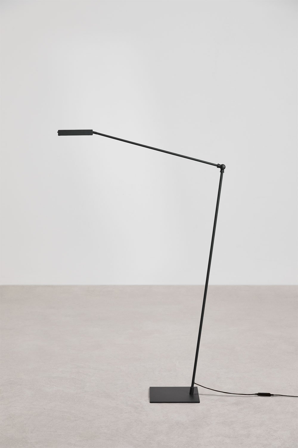 LED floor lamp in iron Valtyn, gallery image 2