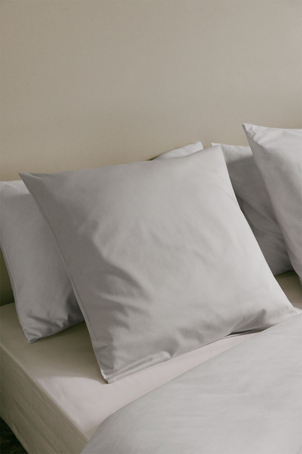 Set of 2 pillowcases in 180-thread-count Lesia cotton percale, gallery image 1