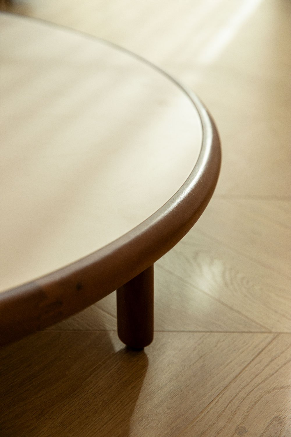 Round coffee table in acacia wood Olivia, gallery image 2