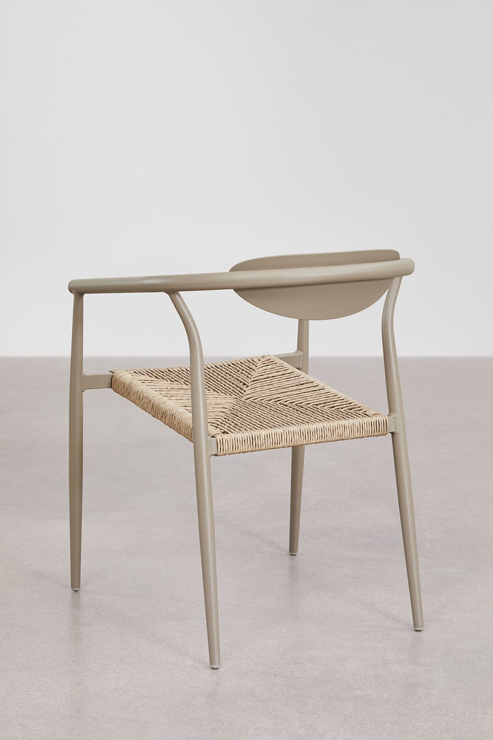 Stackable garden chair with armrests in aluminum and synthetic rattan Marsha, gallery image 4