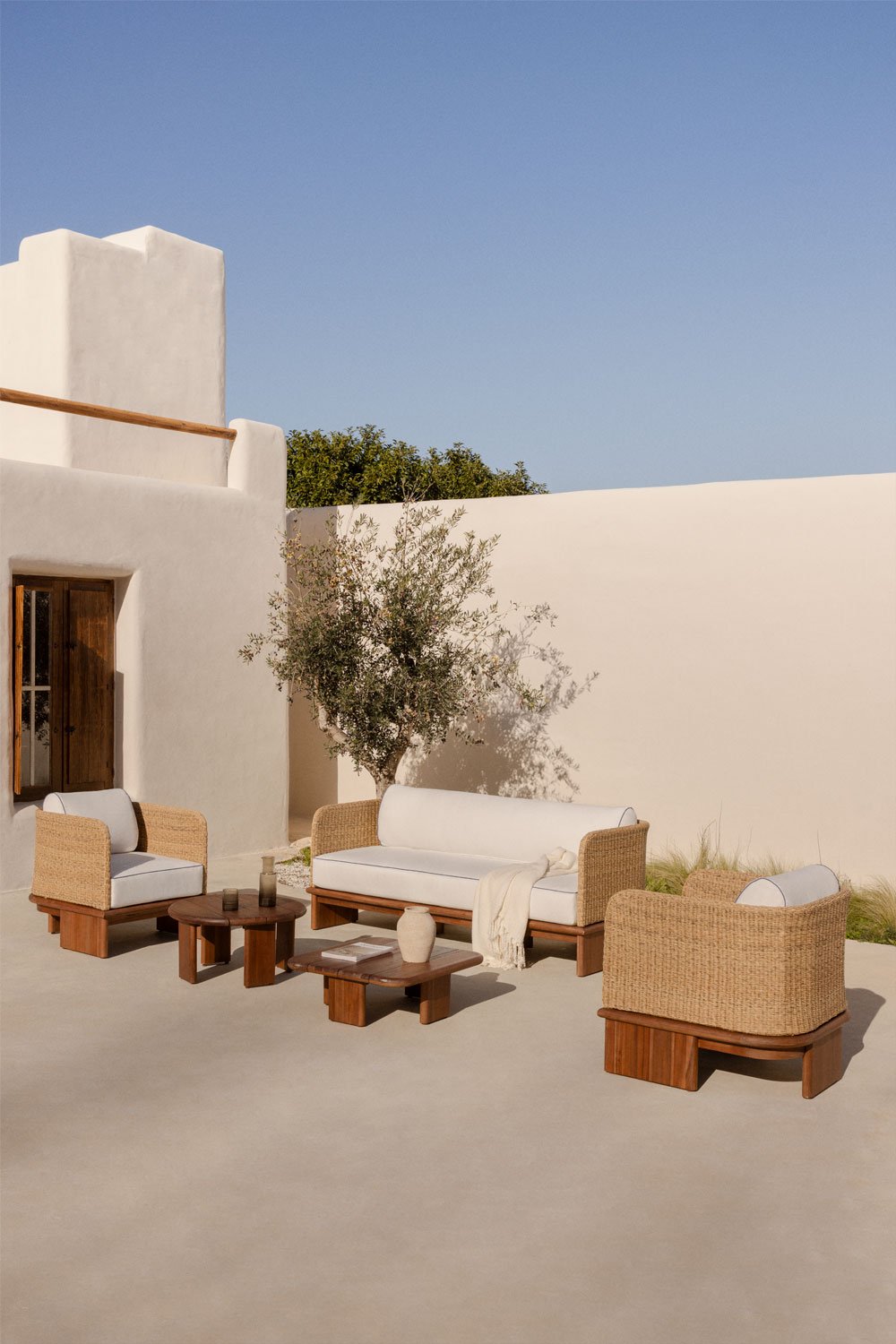 Garden set with 3-seater sofa, 2 armchairs and 2 coffee tables in rattan and acacia wood Famara, gallery image 1