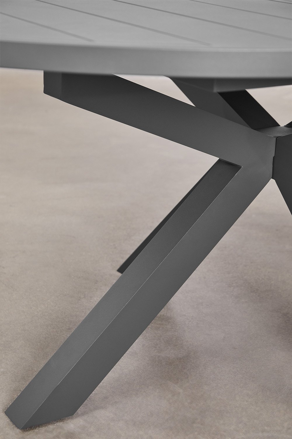 Extendable round dining table 145-200x145 cm in aluminum Barces, gallery image 5