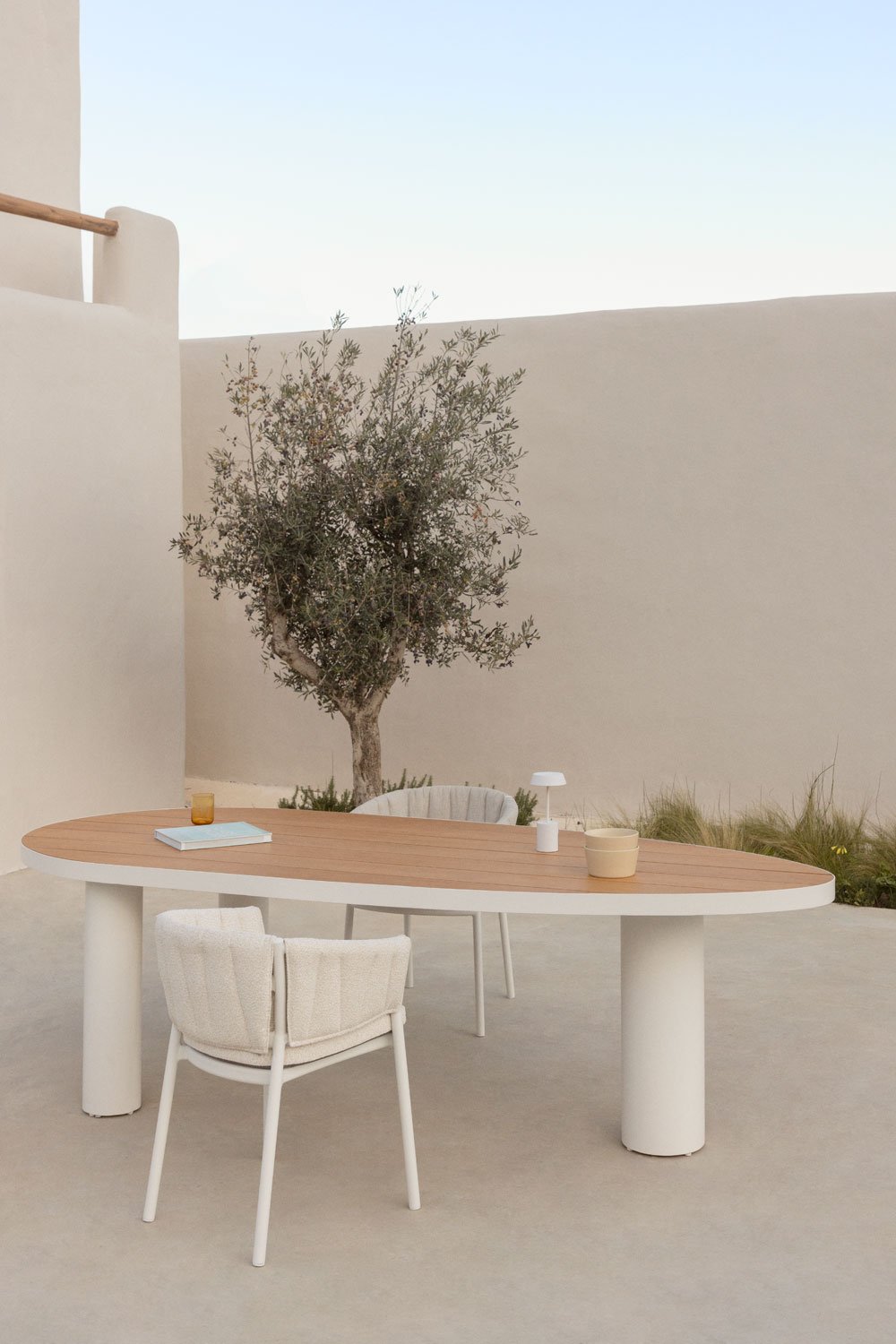 Oval garden table 260x108 cm in aluminium and teak wood Taneli, gallery image 1