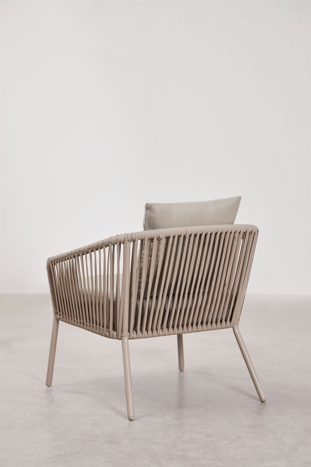 Garden set with 2-seater sofa, 2 armchairs and coffee tables in aluminium and braided rope Arhiza, gallery image 9