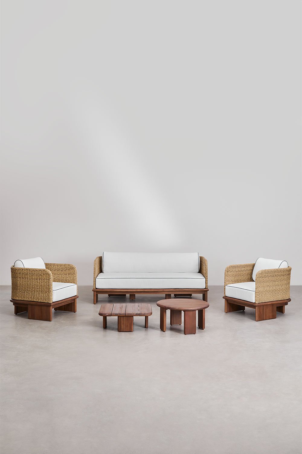 Garden set with 3-seater sofa, 2 armchairs and 2 coffee tables in rattan and acacia wood Famara, gallery image 2