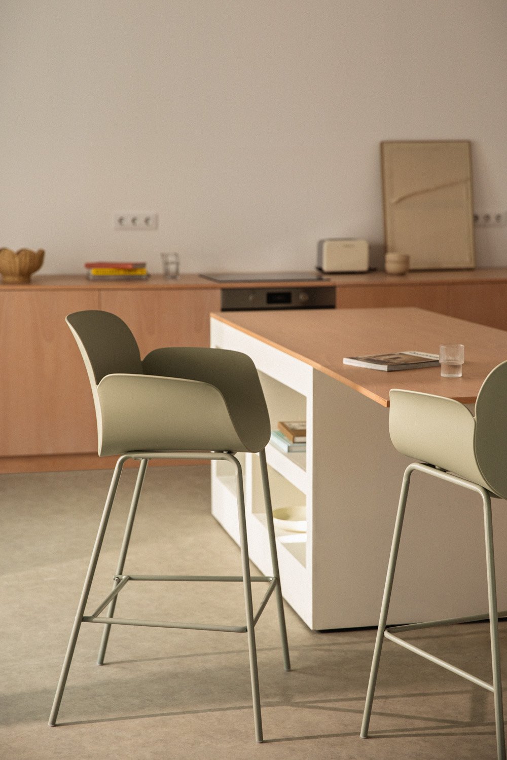 High stool 75 cm in polypropylene and bamboo green iron Lynette, gallery image 1