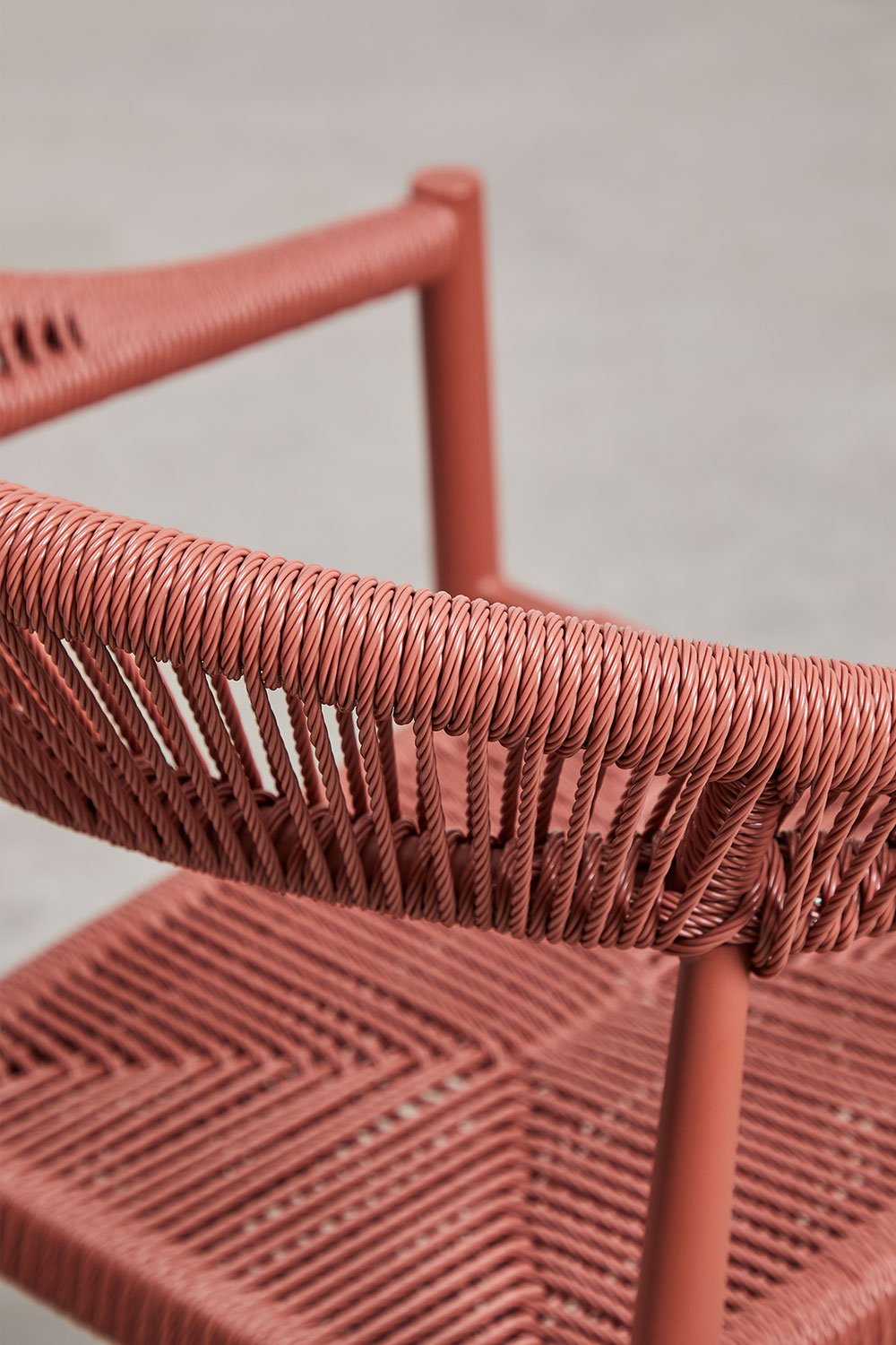 Pack of 2 stackable garden chairs with armrests in aluminum and synthetic rattan Amatria, gallery image 5