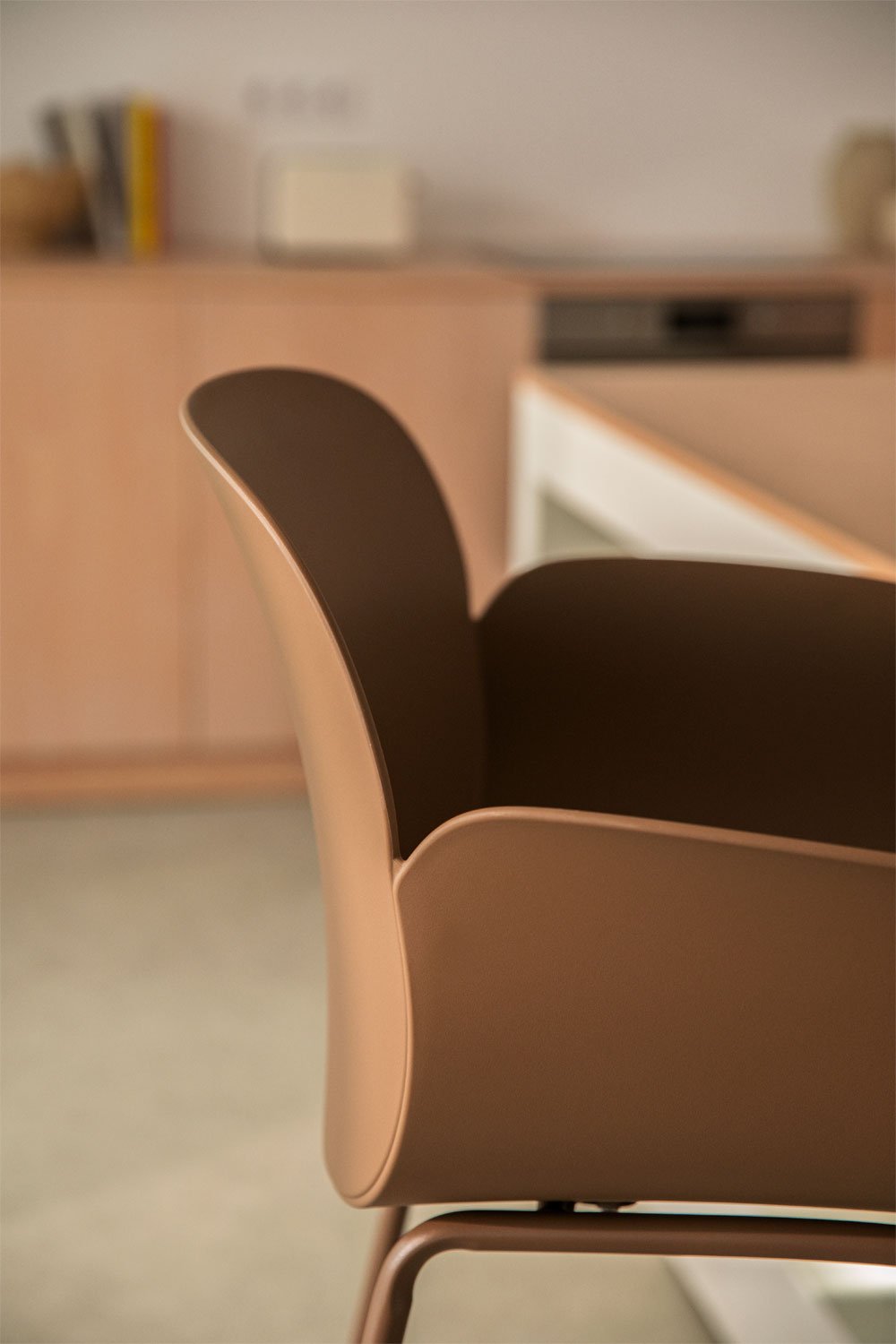 4-Pack high stools 75 cm in polypropylene and caramel brown iron Lynette, gallery image 2