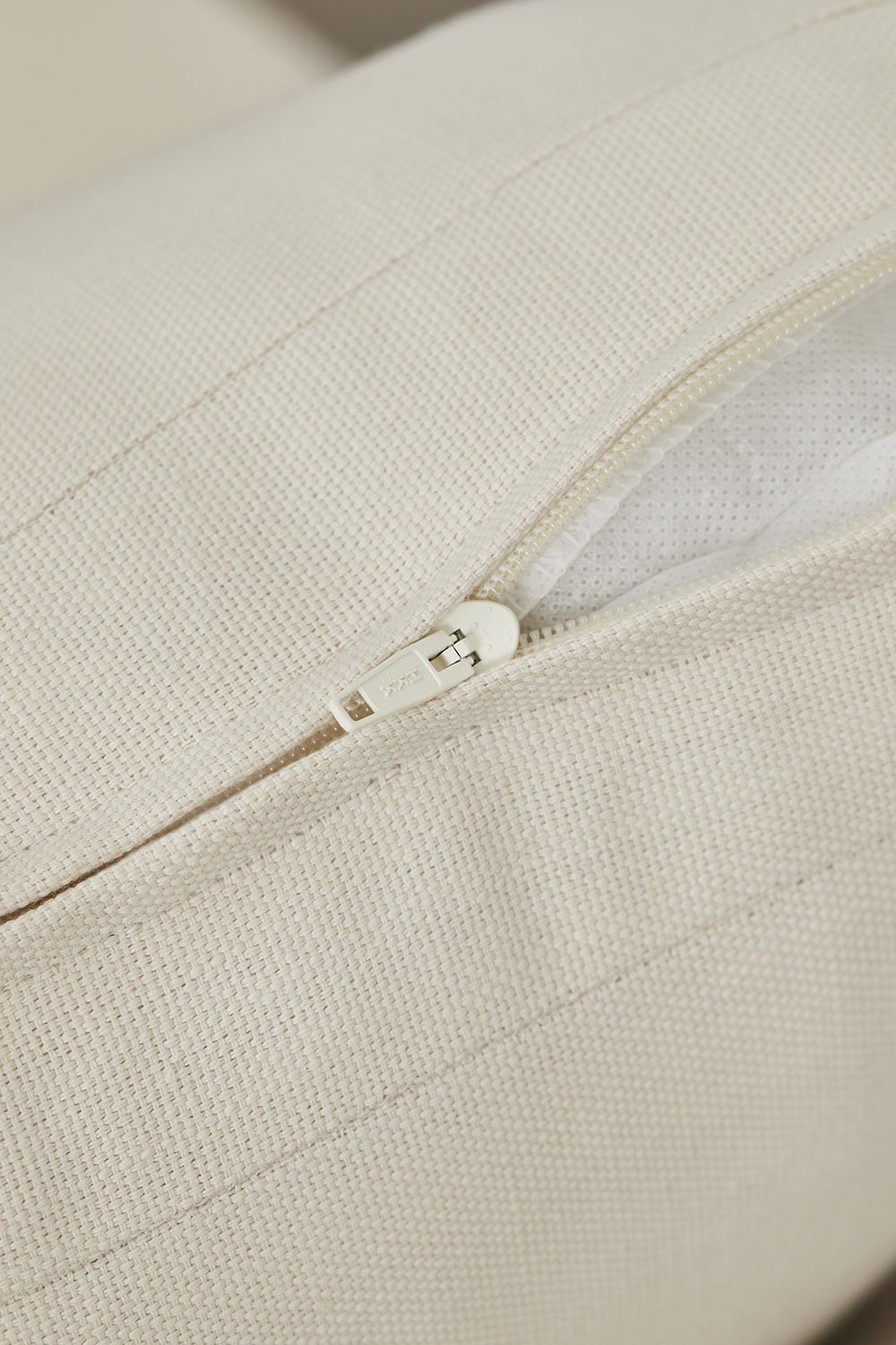 Portet acacia armchair, gallery image 7