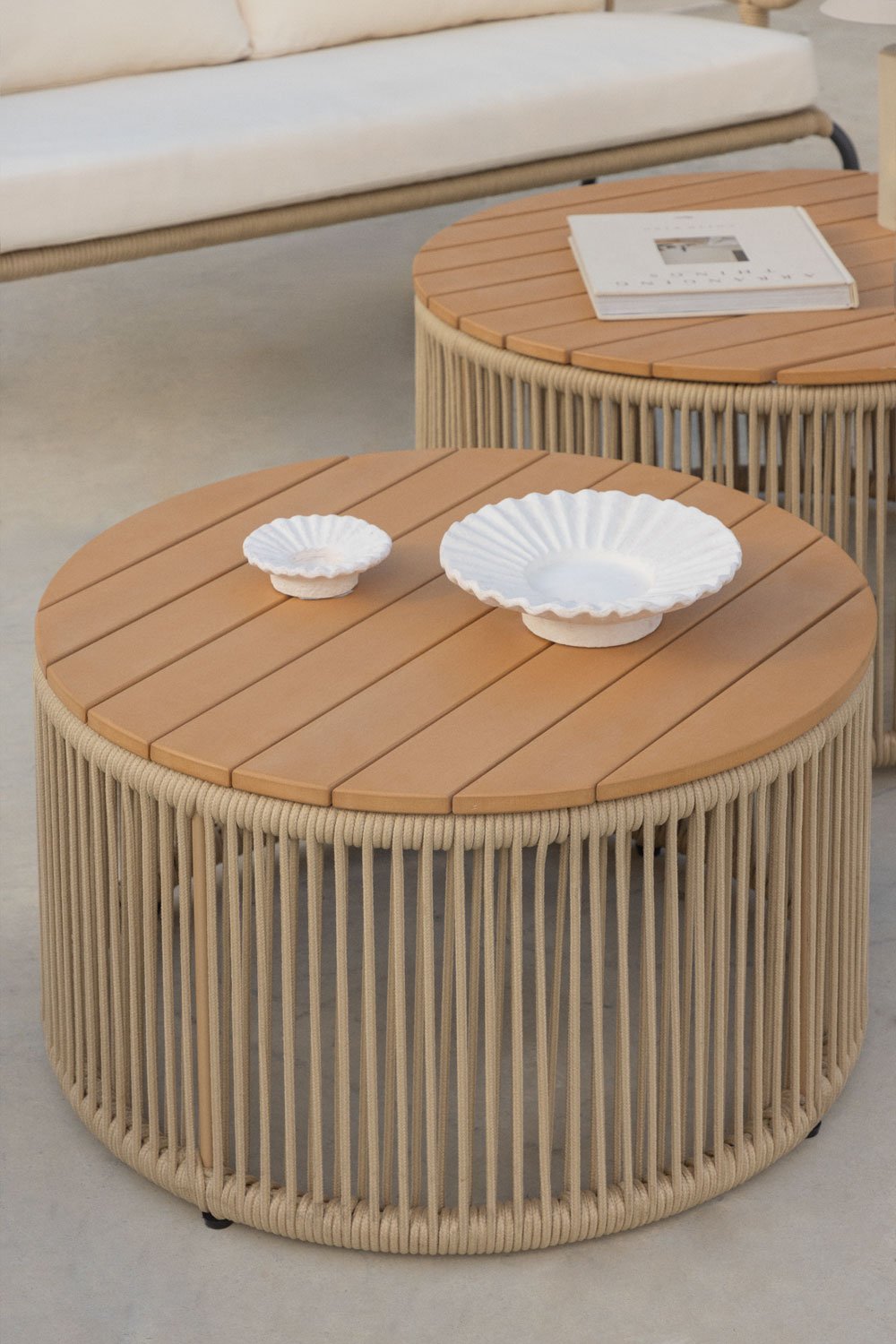 Round garden coffee table in iron and braided rope Calipso , gallery image 1