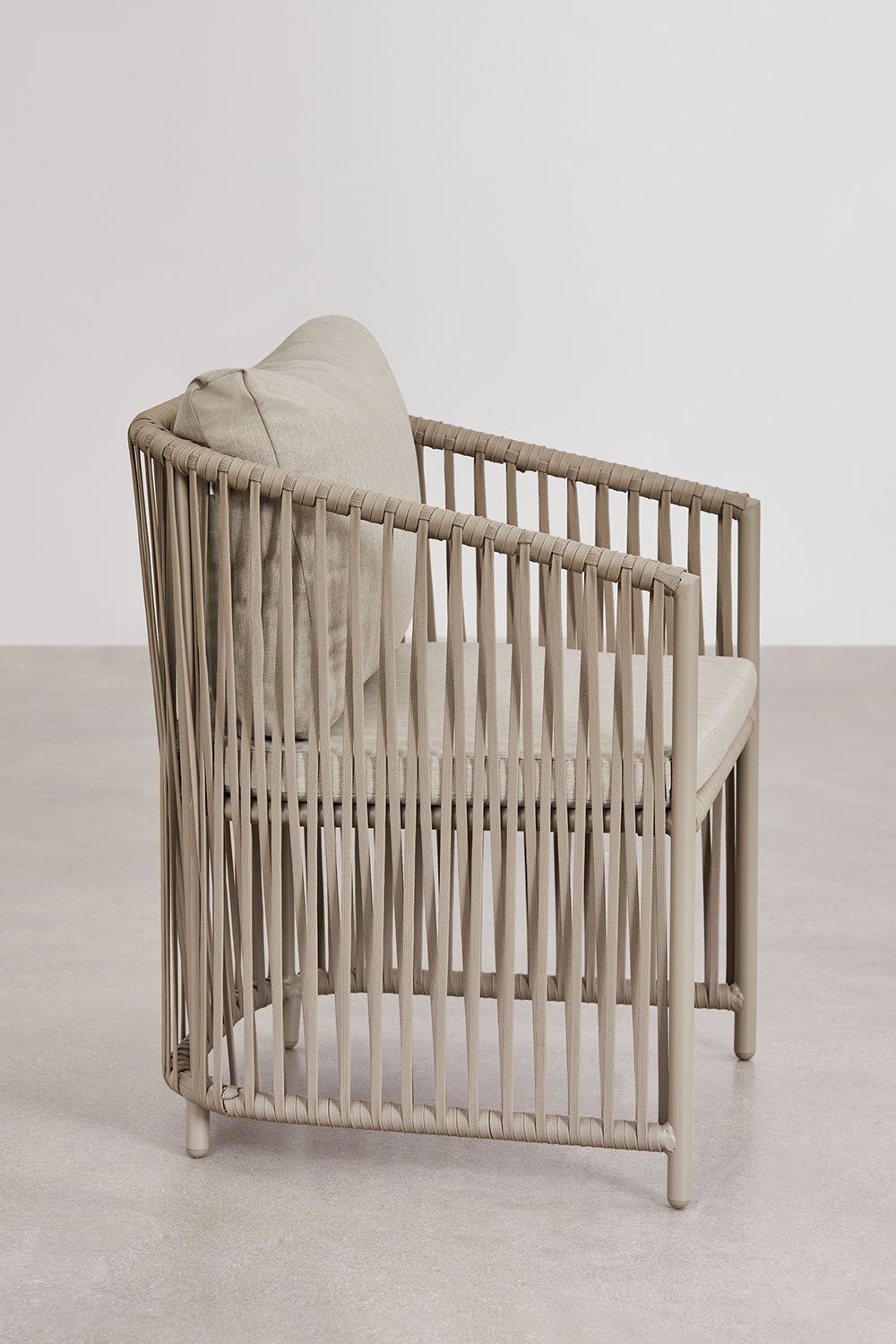 Pack of 4 garden chairs with armrests in aluminium and braided rope Sophie, gallery image 3