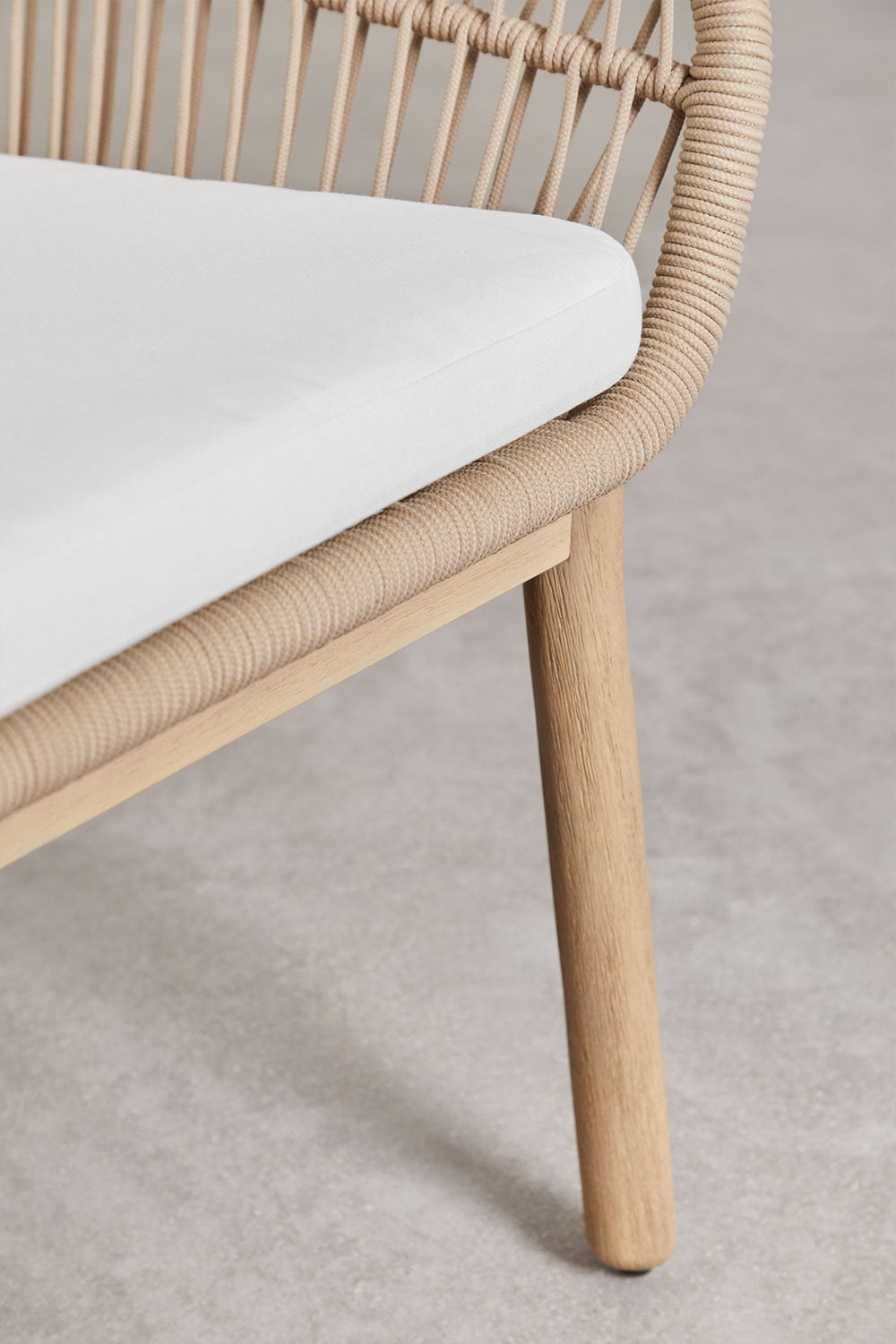 Karvia garden chair with acacia wood armrests and braided rope, gallery image 7