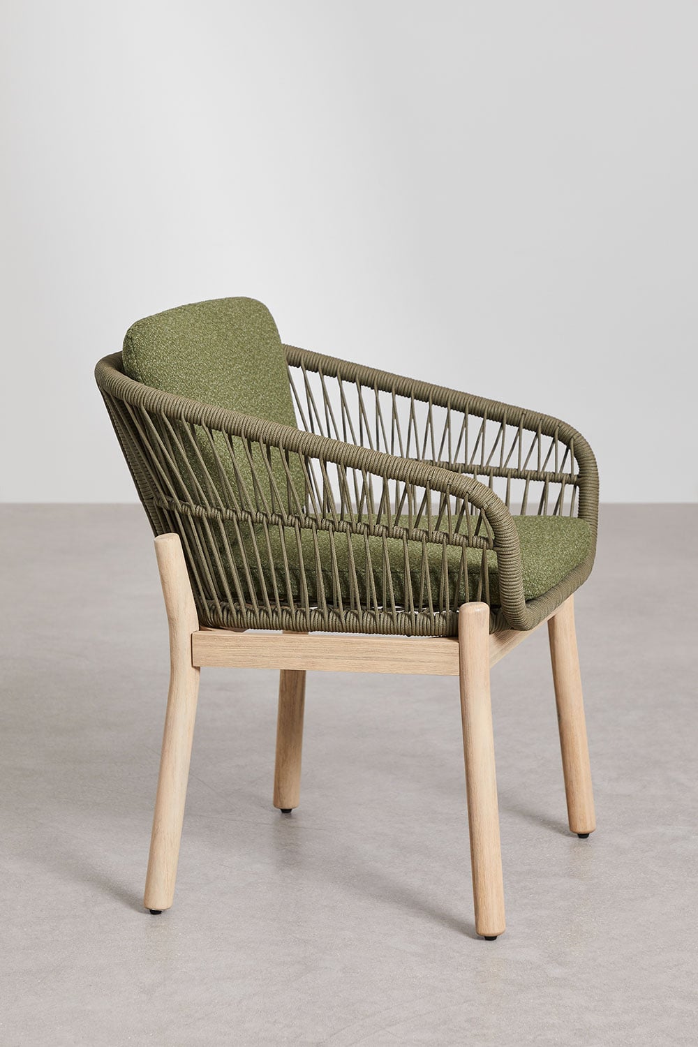 Karvia garden chair with acacia wood armrests and braided rope, gallery image 4