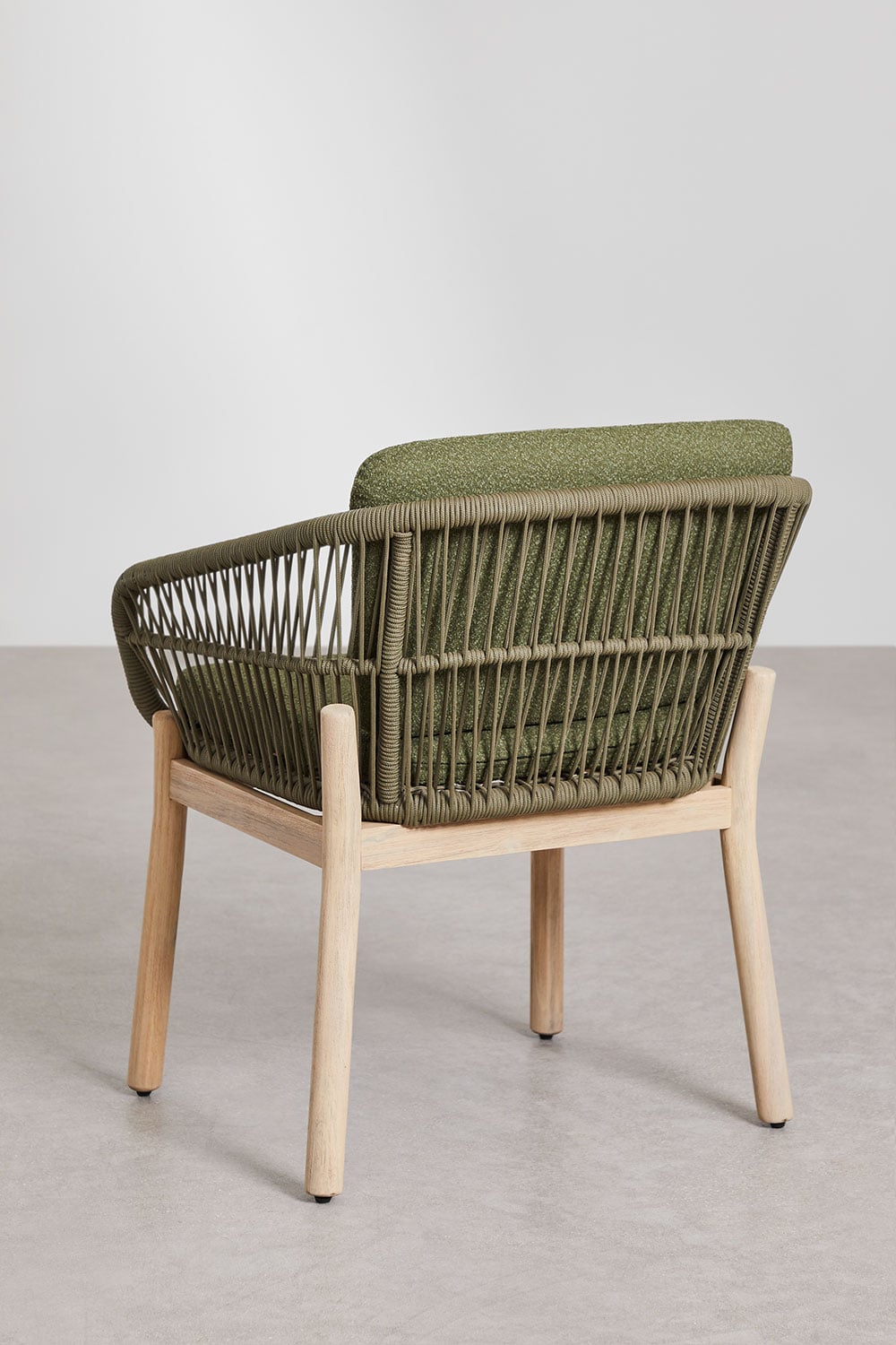 Karvia garden chair with acacia wood armrests and braided rope, gallery image 5