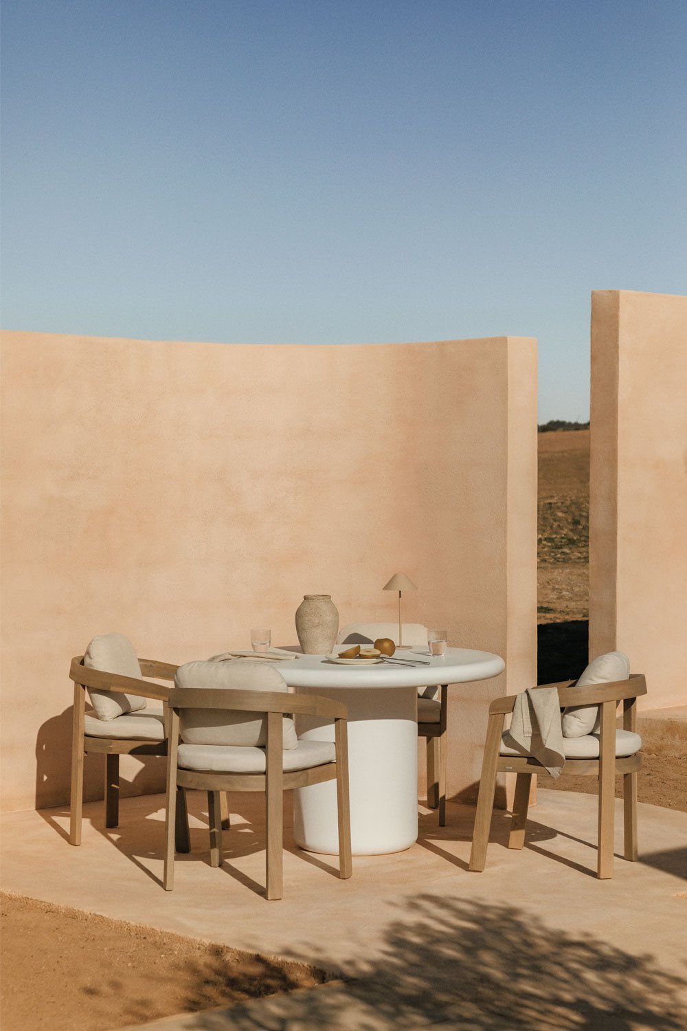 Set of round table Ø120 cm in Namara cement and 4 garden chairs with armrests in Uleno acacia wood, gallery image 1