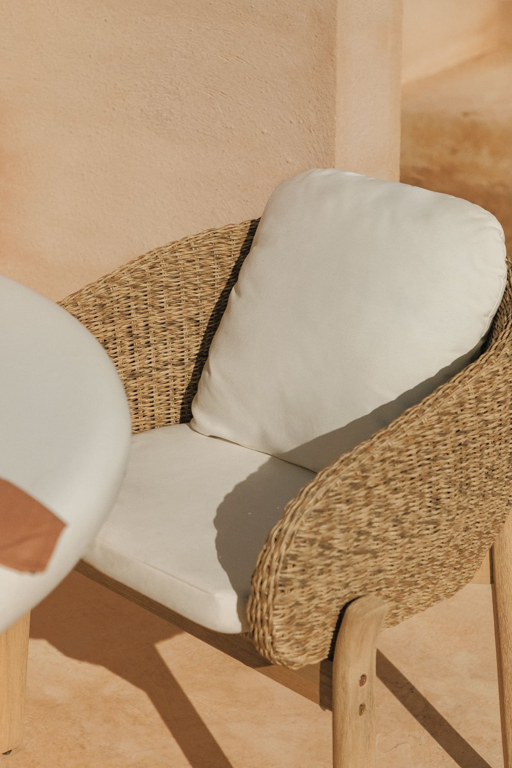 Leilan garden chair with armrests in acacia wood and synthetic rattan, gallery image 2