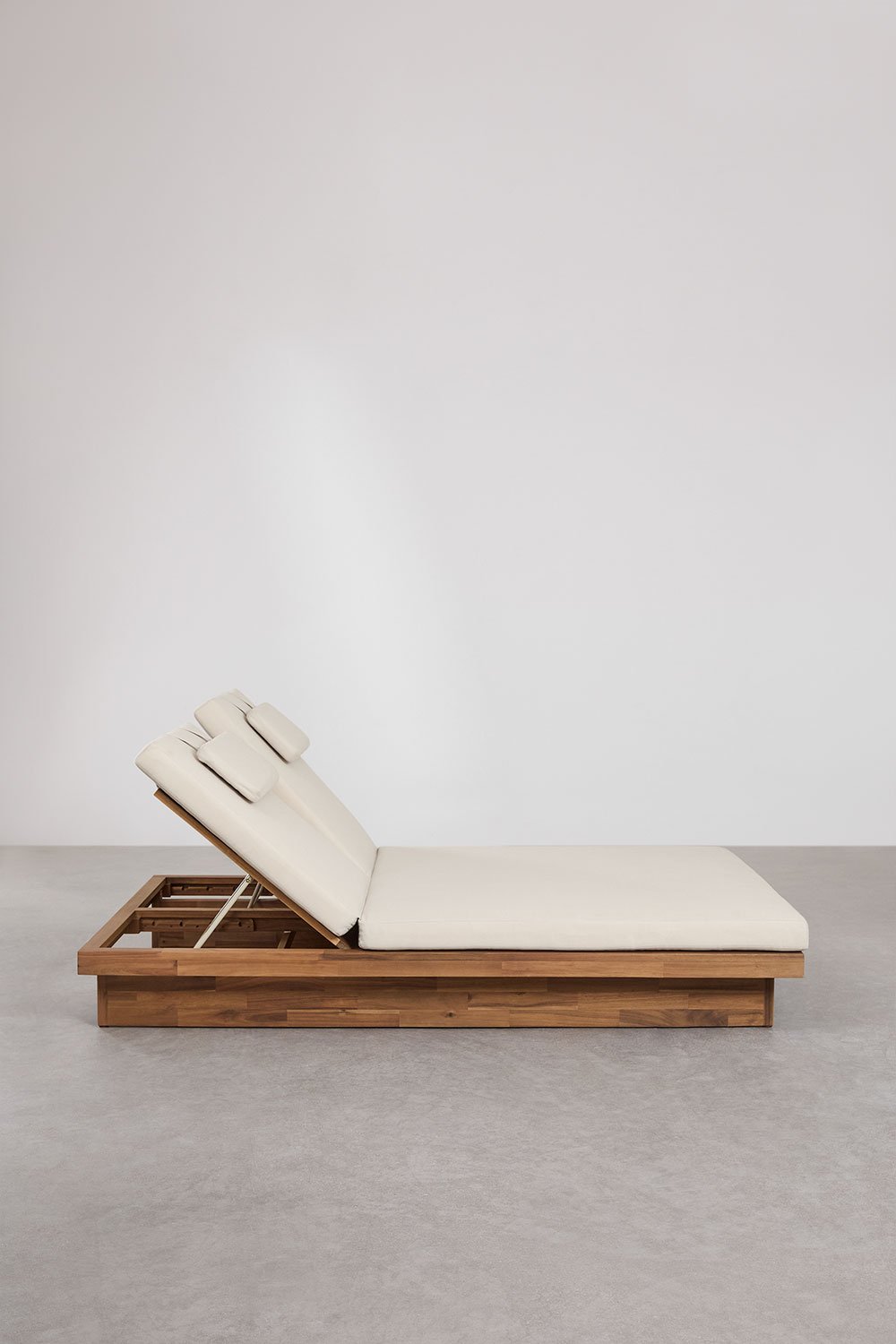 Double reclining lounger in acacia wood with Dailin cushion, gallery image 5