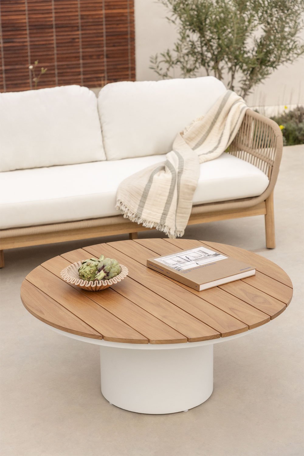 Round garden coffee table in teak wood (Ø90 cm) Anturio, gallery image 1