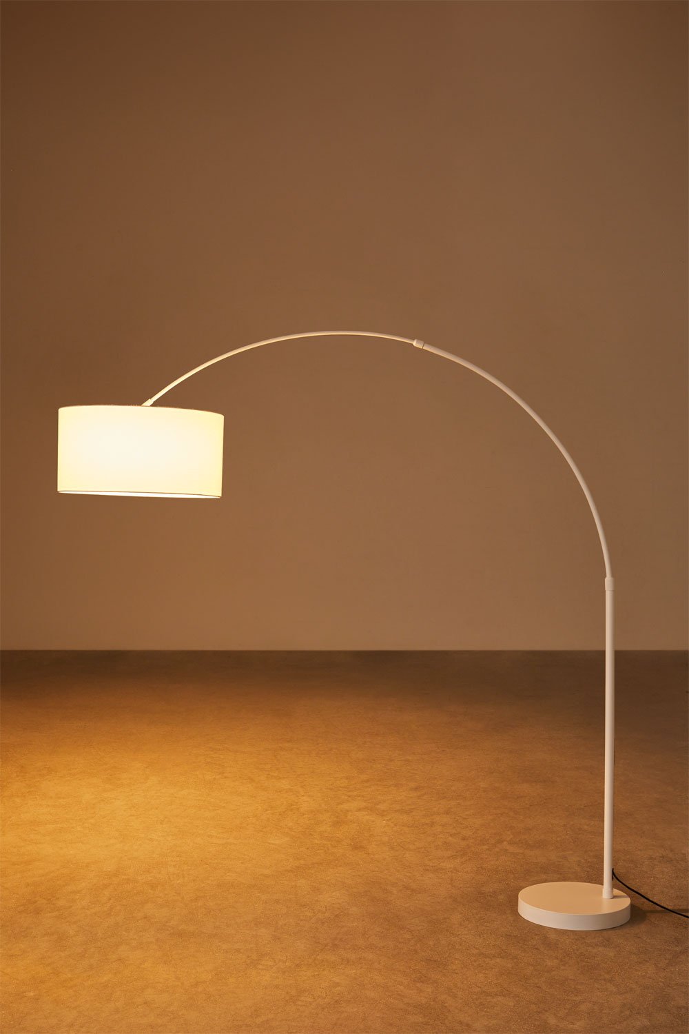 Vonera outdoor floor lamp in linen and iron, gallery image 2