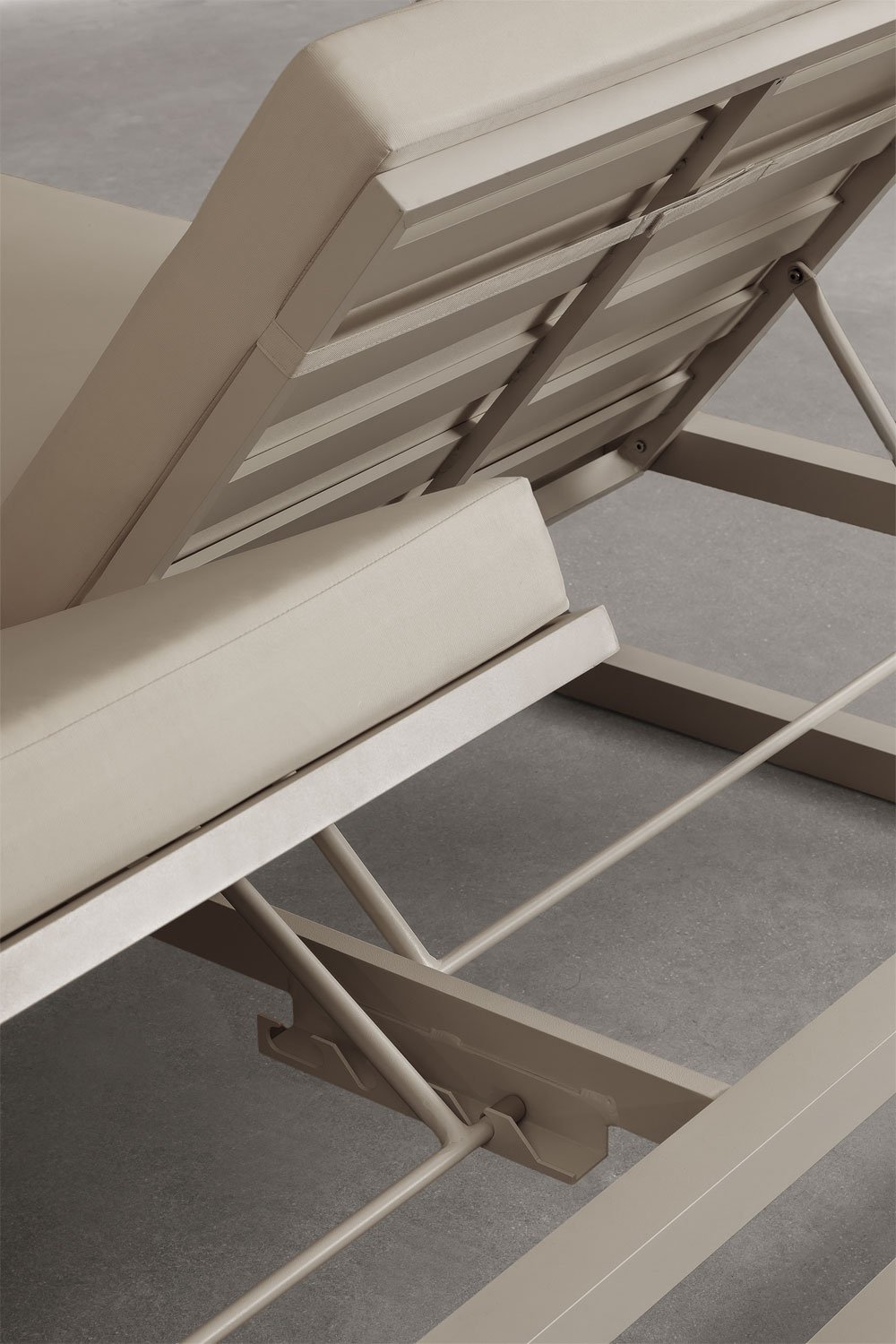 Reclining Balinese bed in aluminum and Nasau fabric, gallery image 9