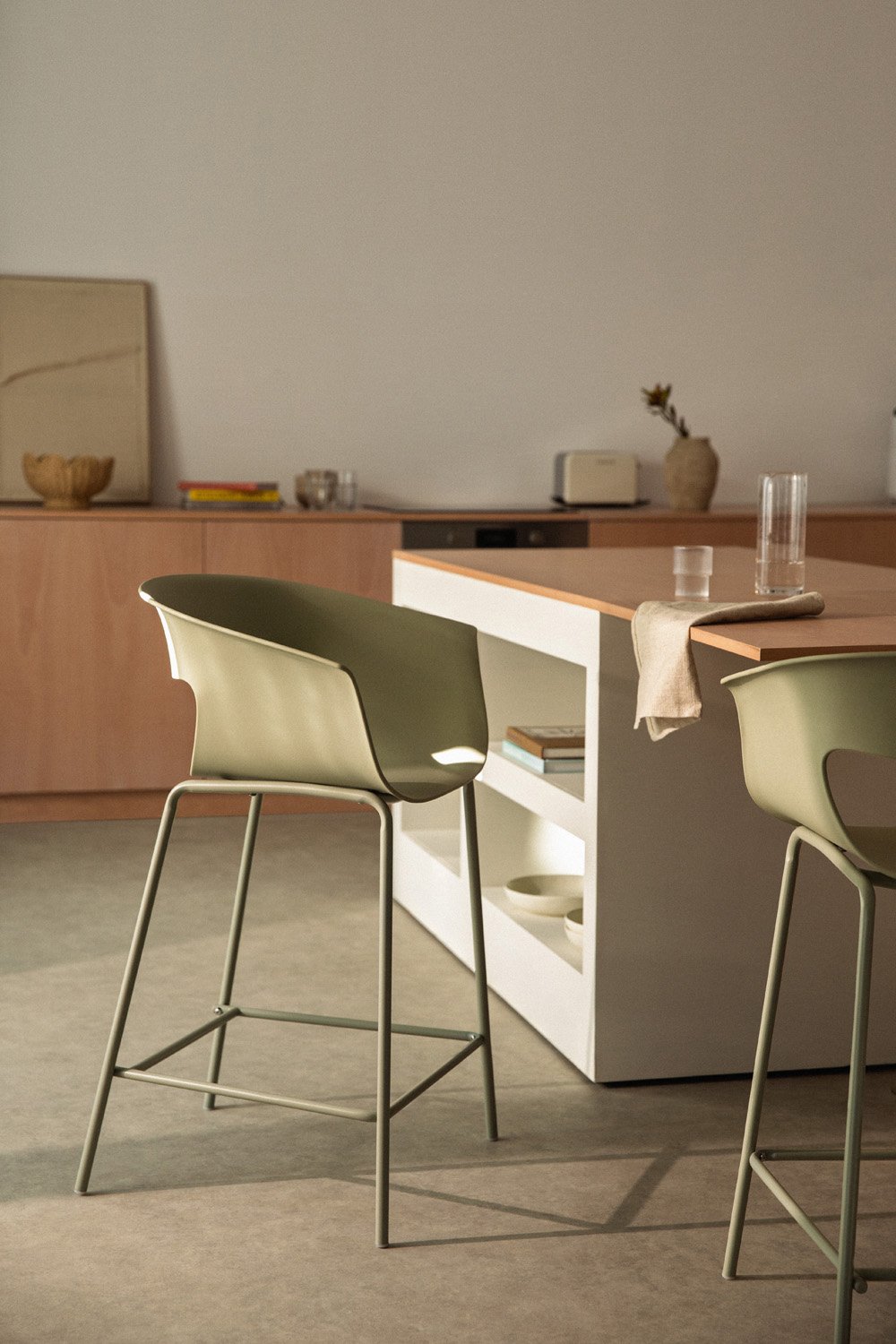 High stool 65 cm in polypropylene and sage green iron Alanys, gallery image 1