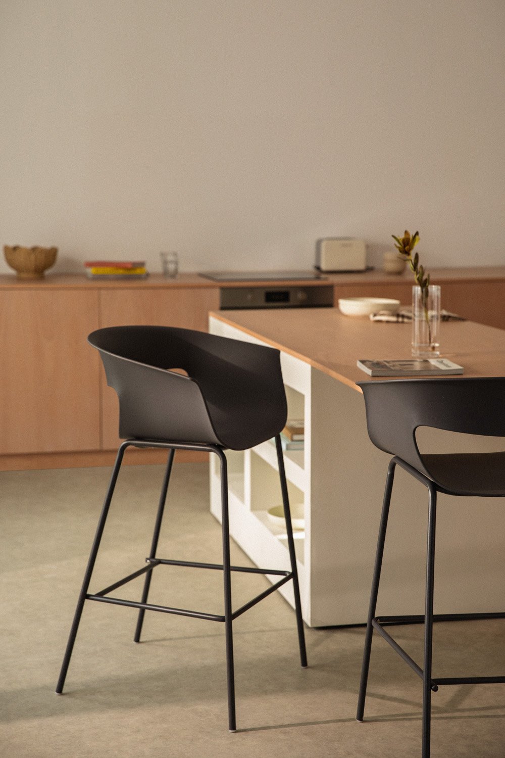 Pack of 2 high stools in polypropylene and iron Alanys, gallery image 1