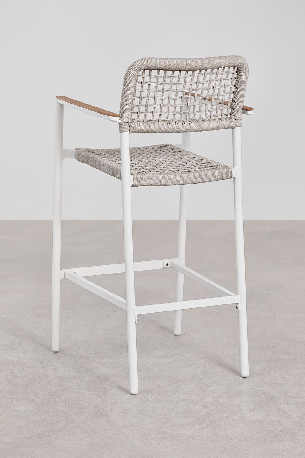 Pack of 4 Nediam high garden stools with armrests in aluminum and braided rope, gallery image 5