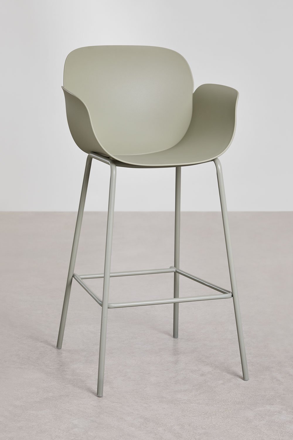 Pack of 4 Lynette high garden stools in polypropylene and iron, gallery image 1