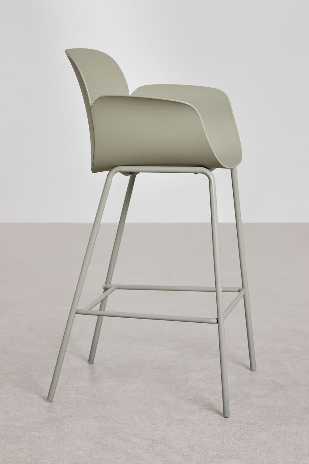 Pack of 4 Lynette high garden stools in polypropylene and iron, gallery image 2