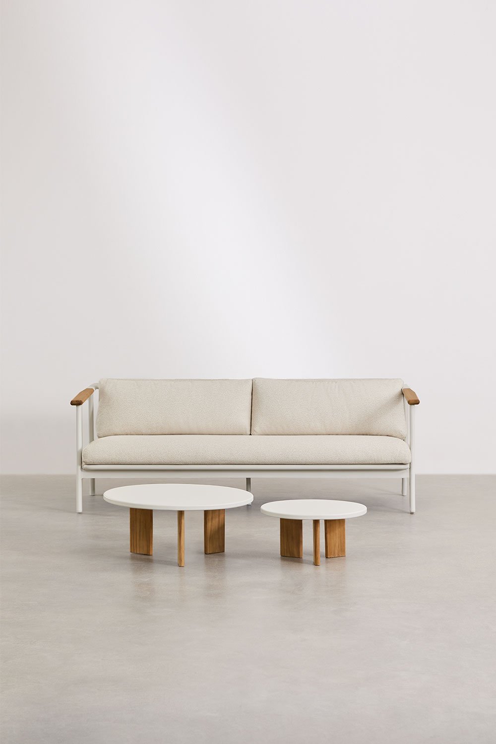 Garden set with a 3-seater sofa in bouclé fabric and 2 Yervin aluminum coffee tables, gallery image 2