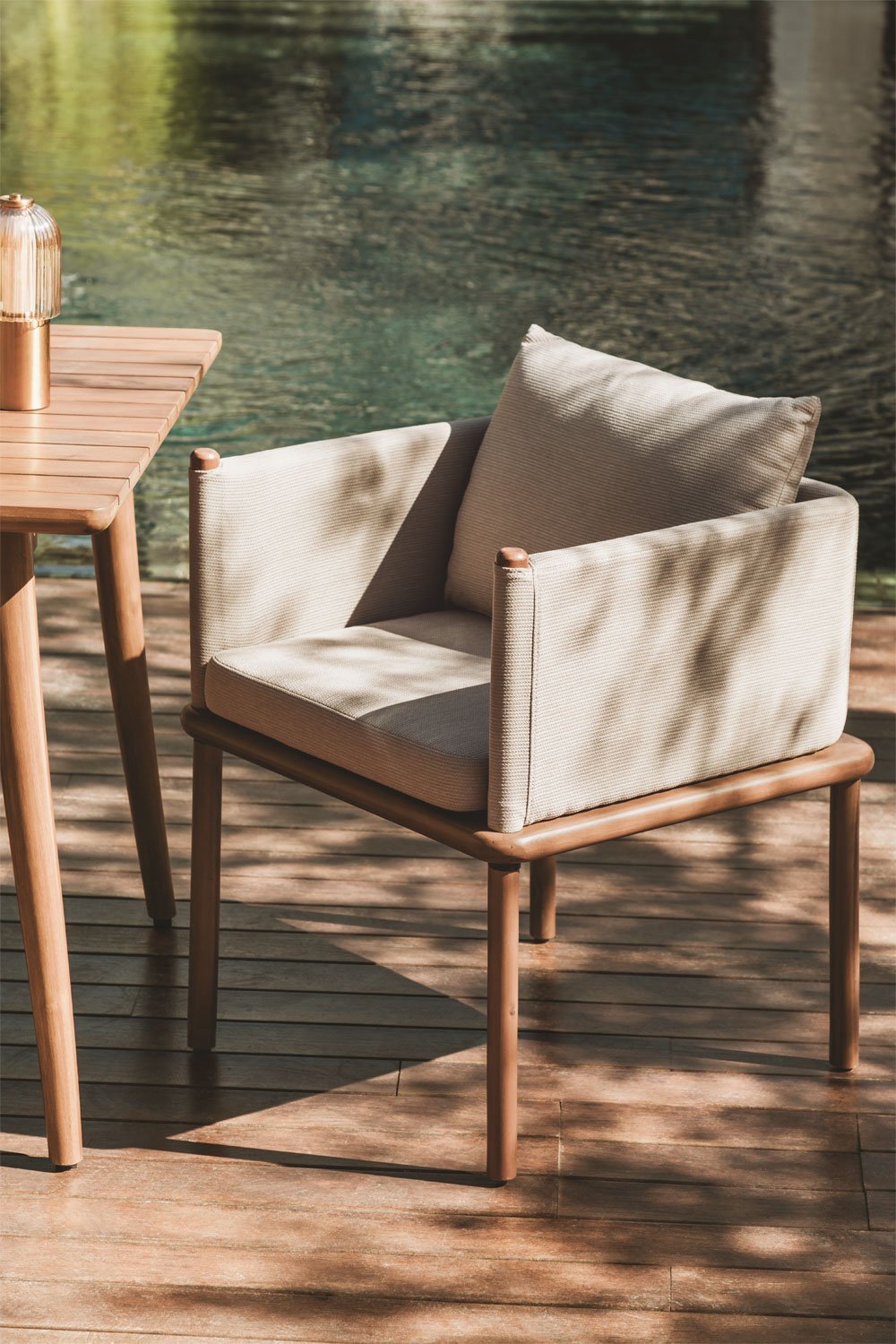 Olivia garden chair with armrests in acacia wood, gallery image 1