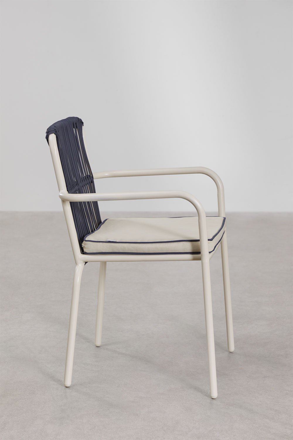 Stackable dining chair with armrests in aluminium Alberta, gallery image 2