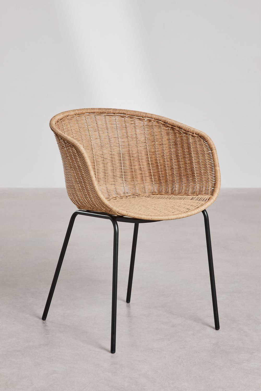 Garden chair with armrests in synthetic wicker and iron Tulua, gallery image 1