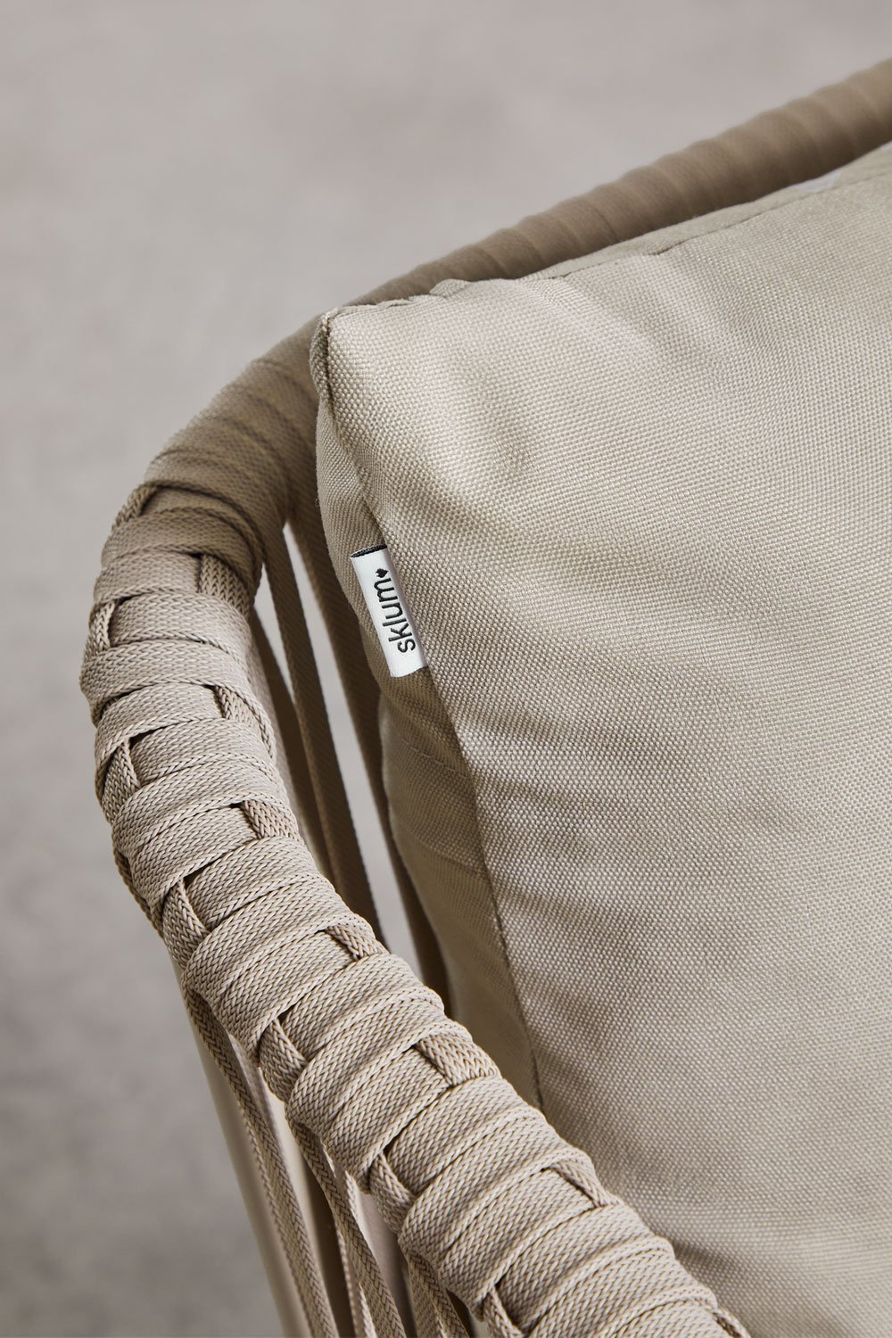 Arhiza Classic dining chair with aluminum and braided rope armrests, gallery image 4